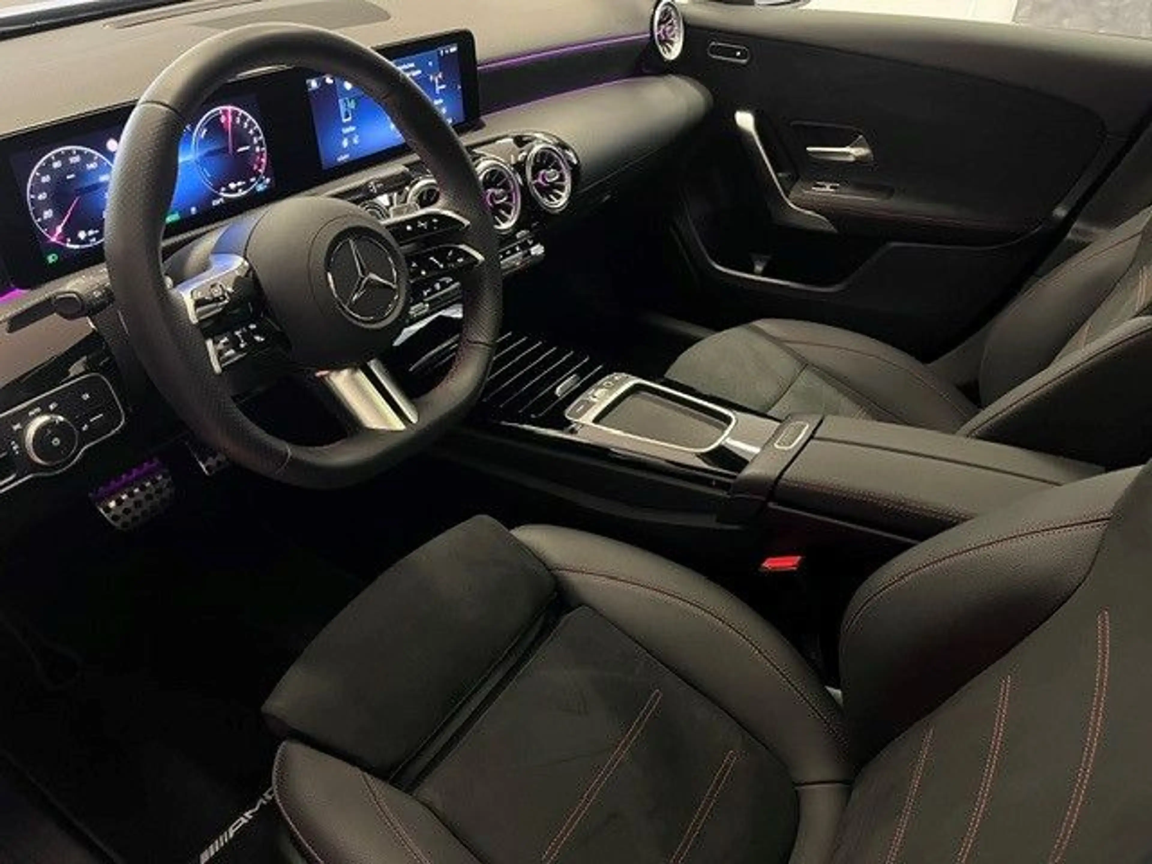 Mercedes-Benz A 250 e AMG-Line Panorama Distronic Keyless Go — photo 3