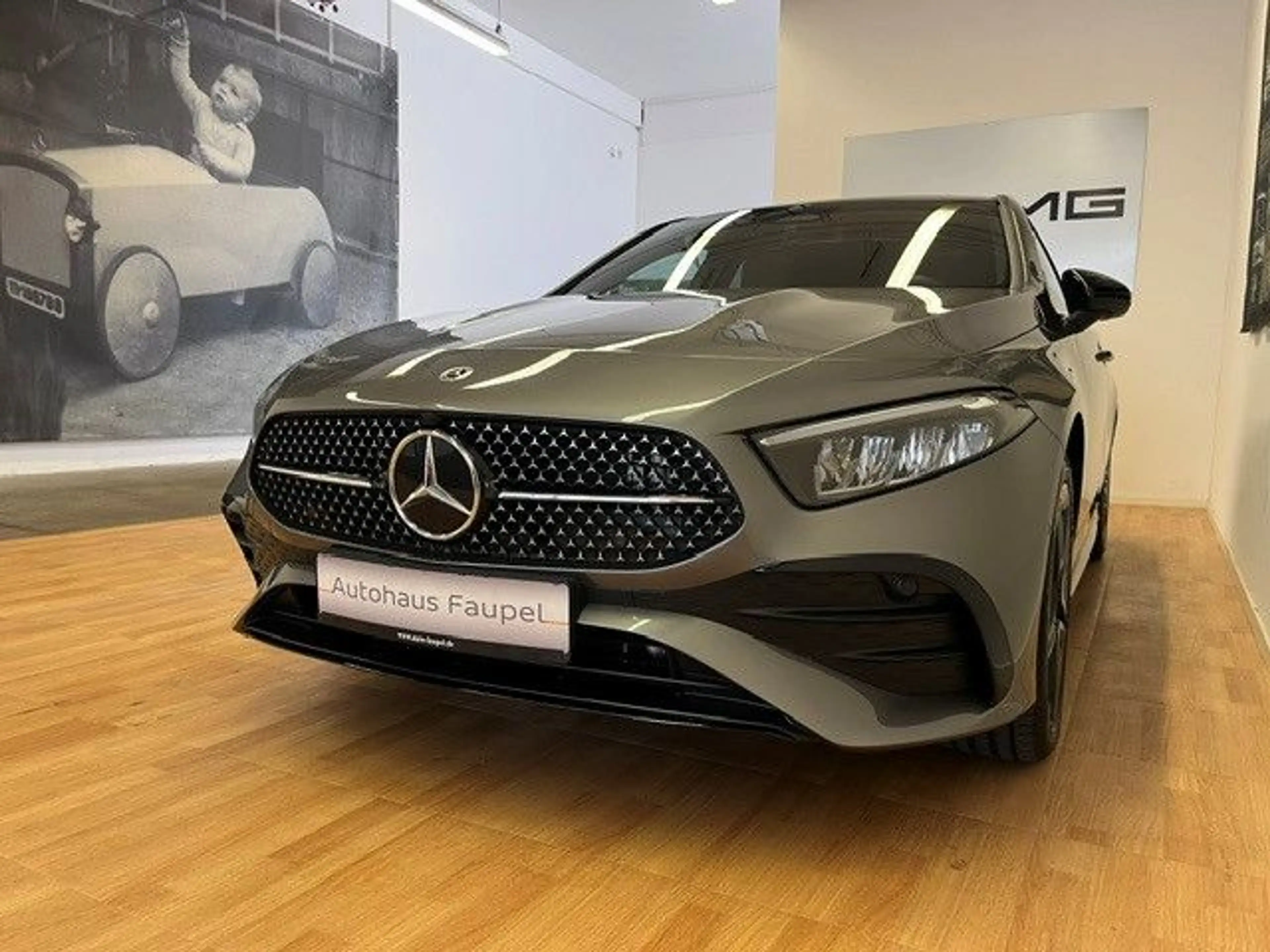 Mercedes-Benz A 250 e AMG-Line Panorama Distronic Keyless Go — photo 13
