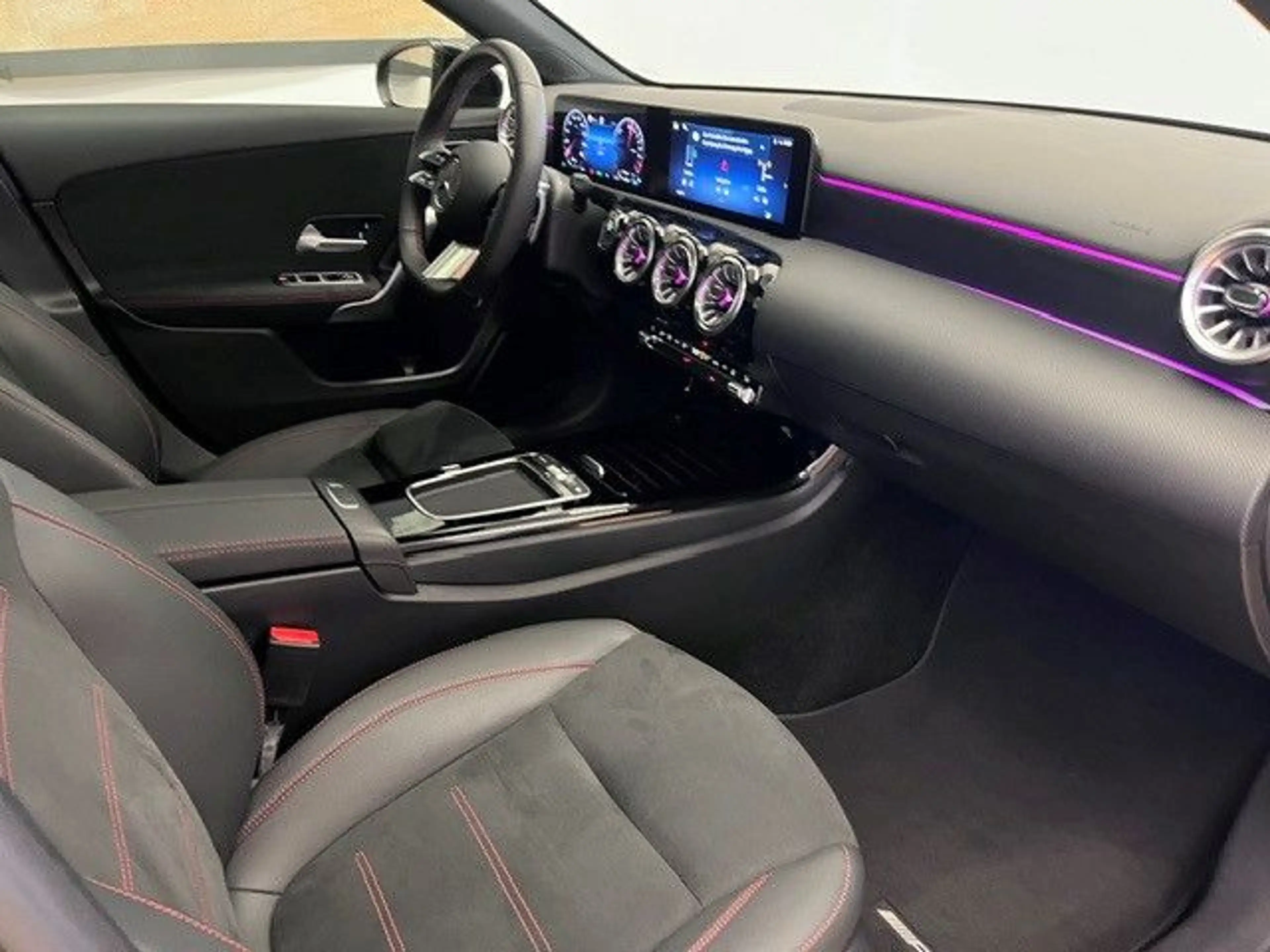 Mercedes-Benz A 250 e AMG-Line Panorama Distronic Keyless Go — photo 4