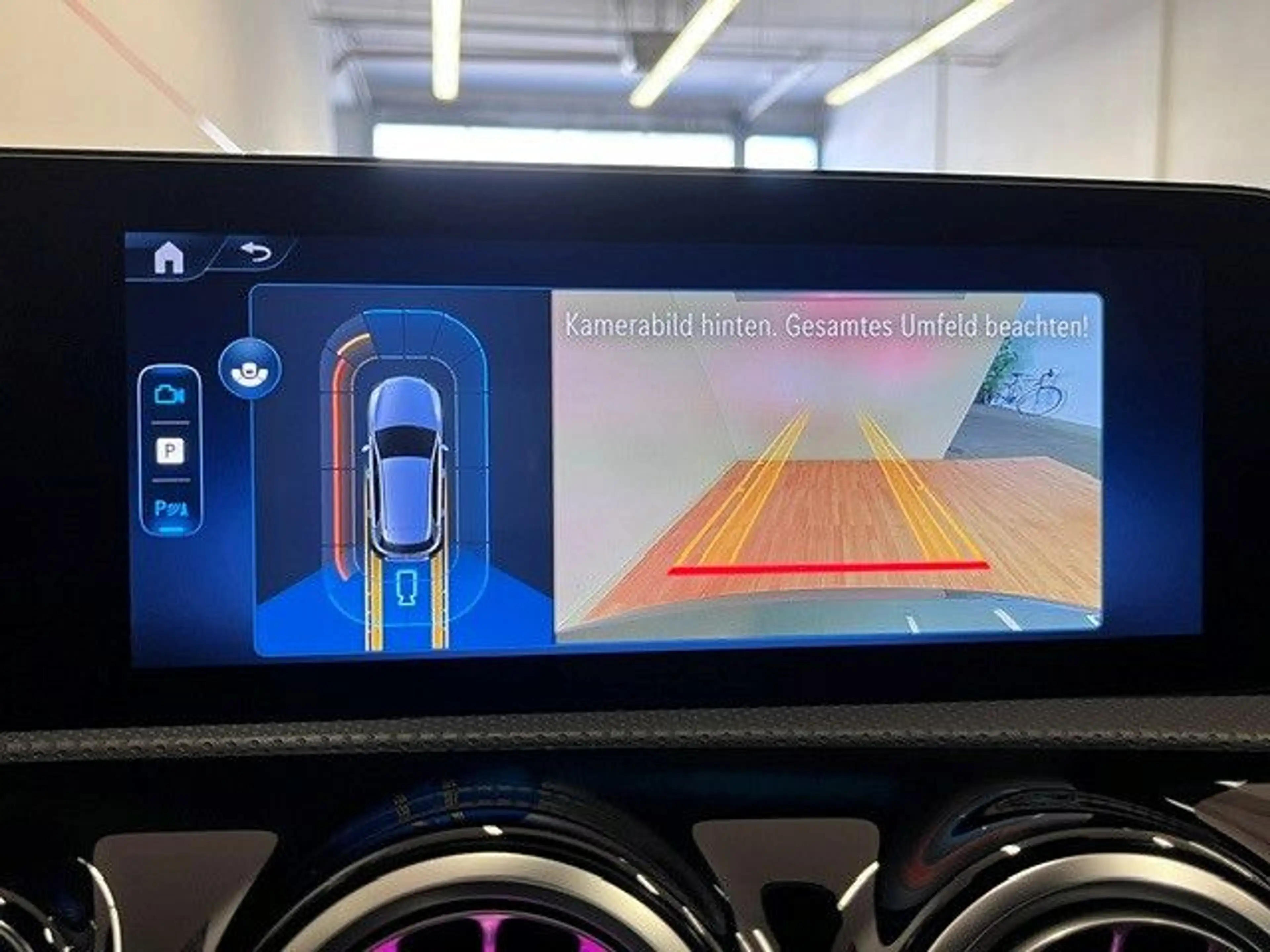 Mercedes-Benz A 250 e AMG-Line Panorama Distronic Keyless Go — photo 8