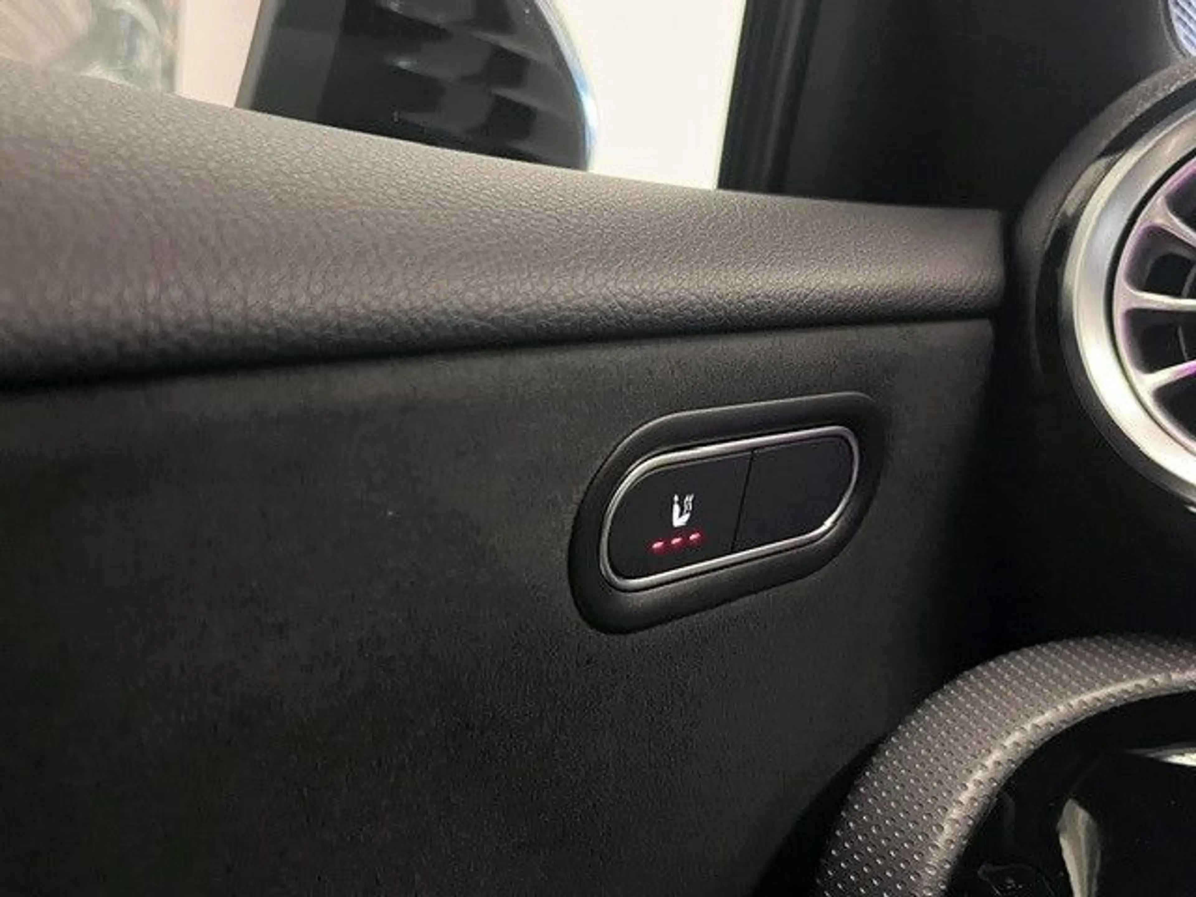 Mercedes-Benz A 250 e AMG-Line Panorama Distronic Keyless Go — photo 7