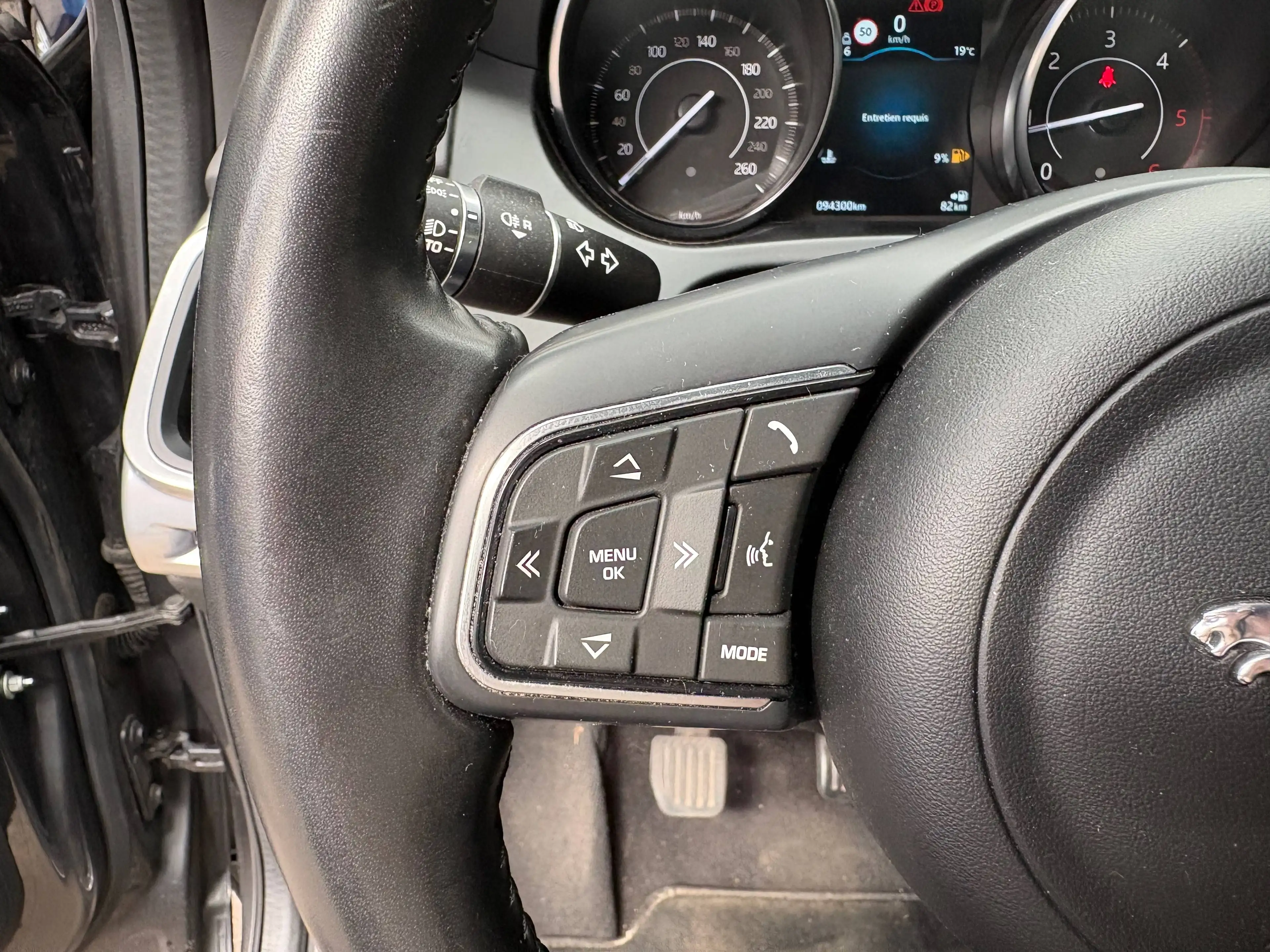 Jaguar E-Pace 2.0 D / @SERVICARS WAREMME / CAMERA / CARPLAY / LED / GARANTIE 12 MOIS — photo 15