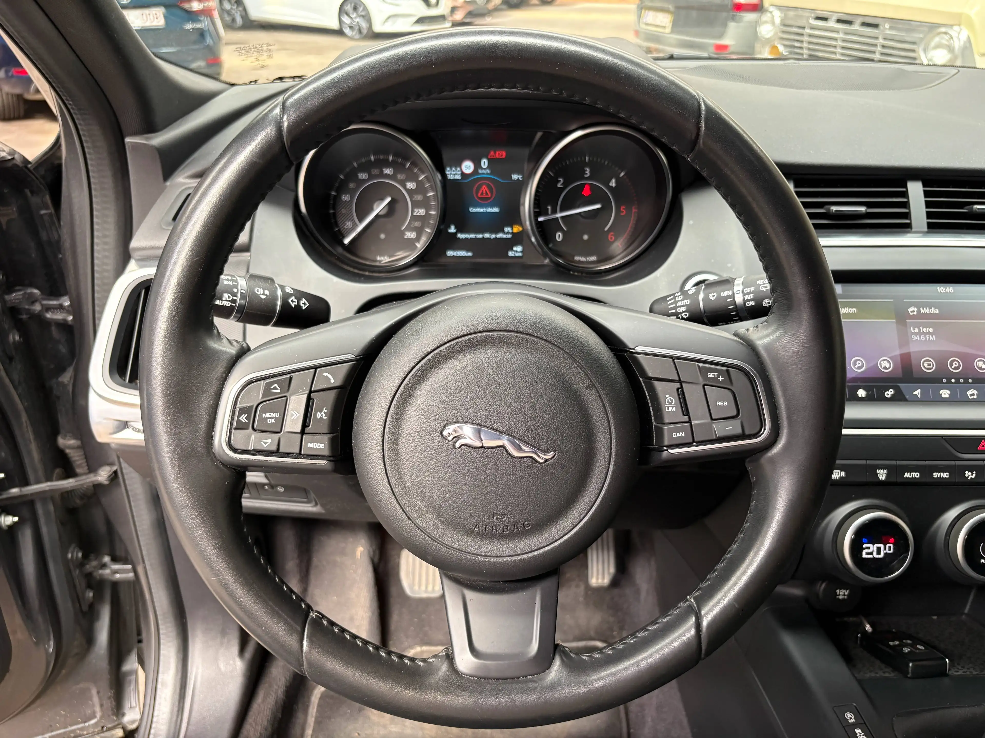 Jaguar E-Pace 2.0 D / @SERVICARS WAREMME / CAMERA / CARPLAY / LED / GARANTIE 12 MOIS — photo 14