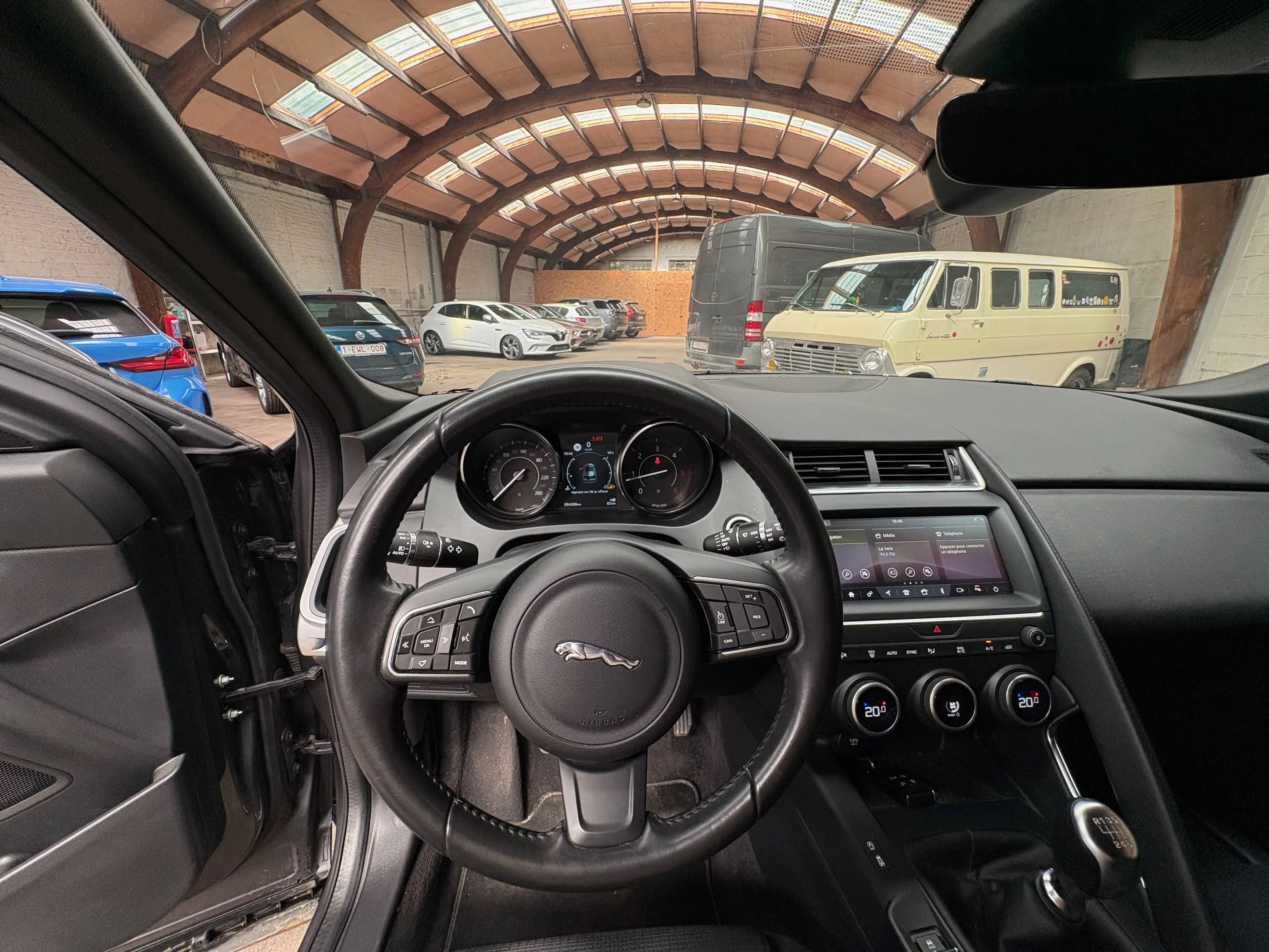 Jaguar E-Pace 2.0 D / @SERVICARS WAREMME / CAMERA / CARPLAY / LED / GARANTIE 12 MOIS — photo 13