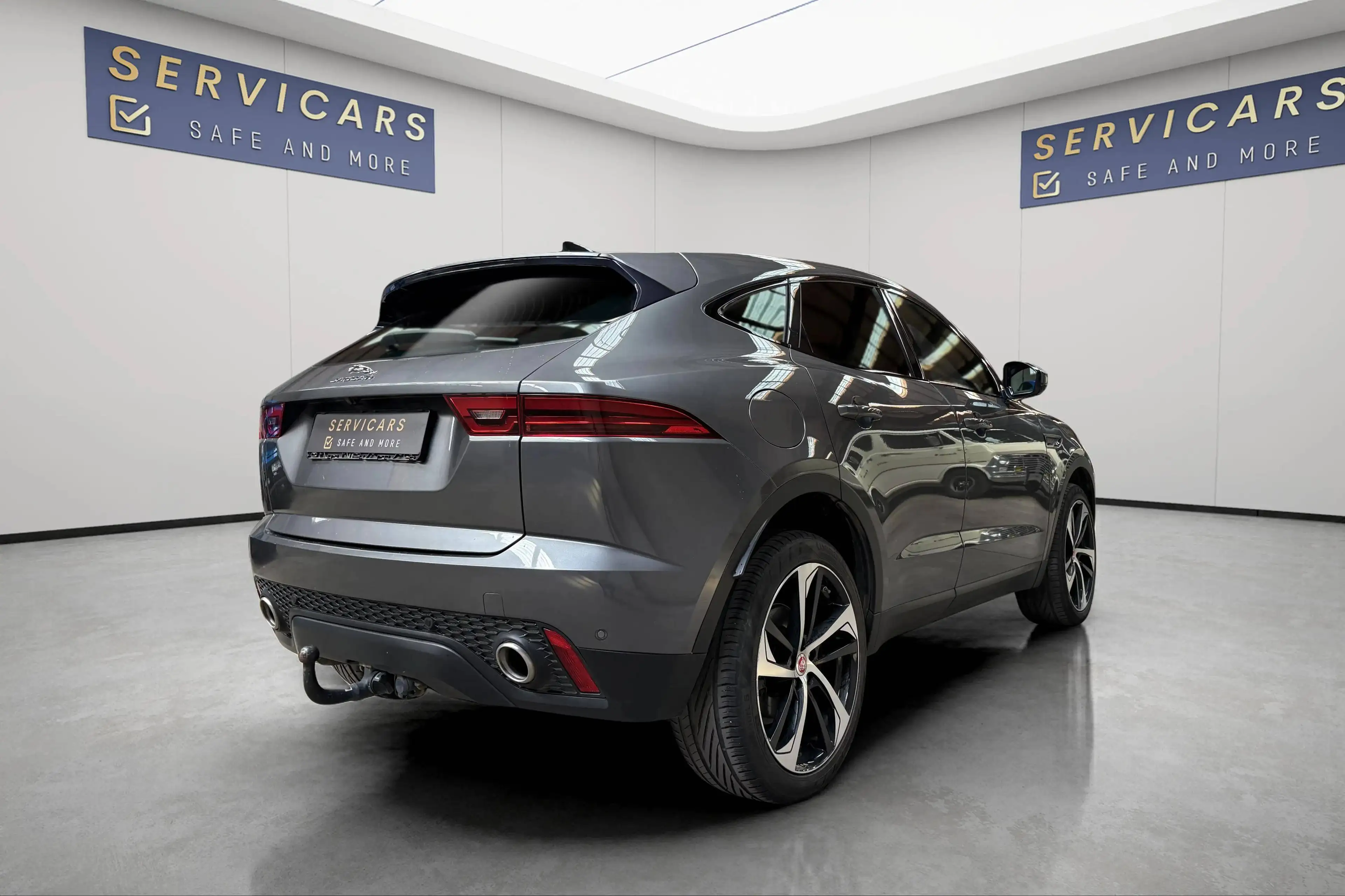 Jaguar E-Pace 2.0 D / @SERVICARS WAREMME / CAMERA / CARPLAY / LED / GARANTIE 12 MOIS — photo 4