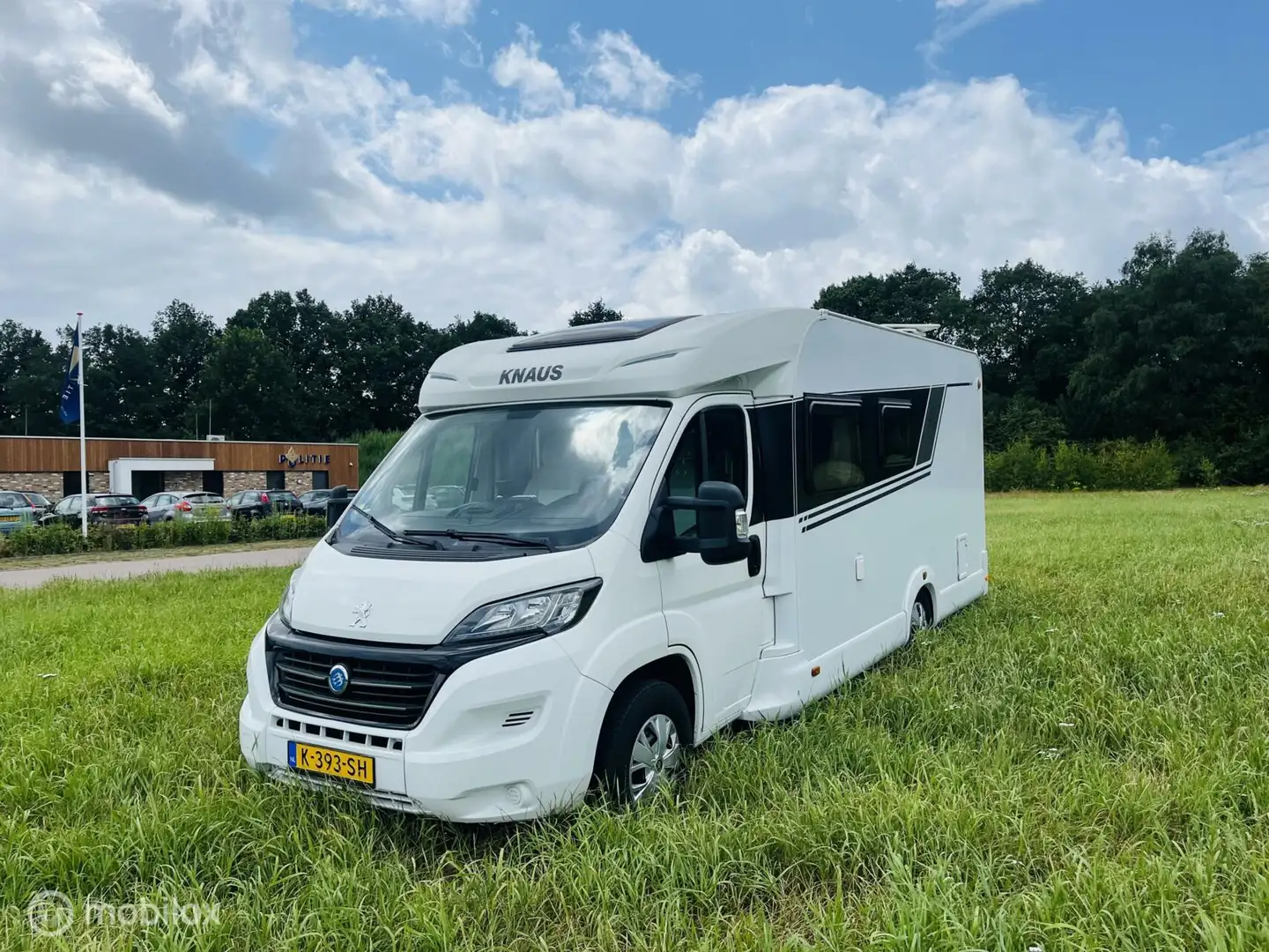 Knaus MAIN CAMP T 700 0F Dak airco / Frans bed / He Wit - 1
