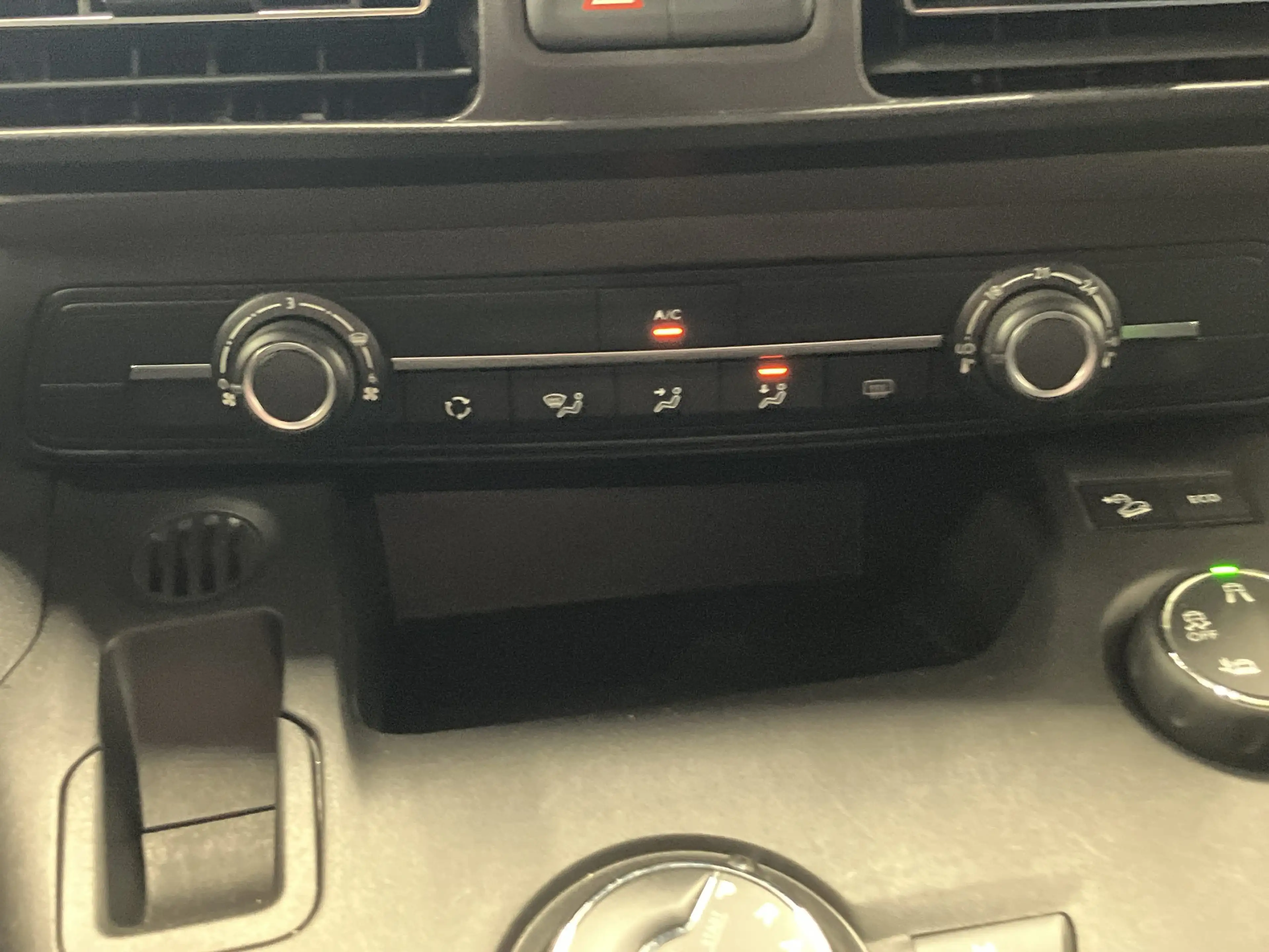 Peugeot Rifter 1.5 BlueHDi 130 L1 Active PDC+AUT+SpurH — photo 12
