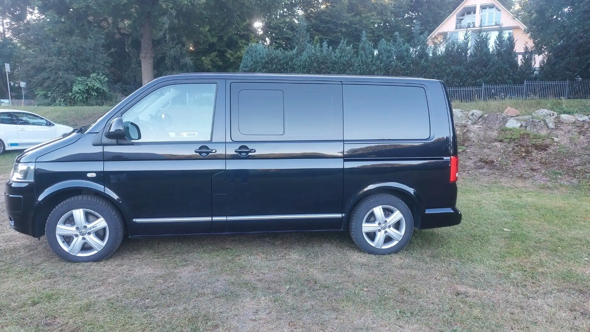 Volkswagen T5 Multivan DSG BMT Highline Sthzg Leder BiXenon Kamera HU neu Schwarz - 2