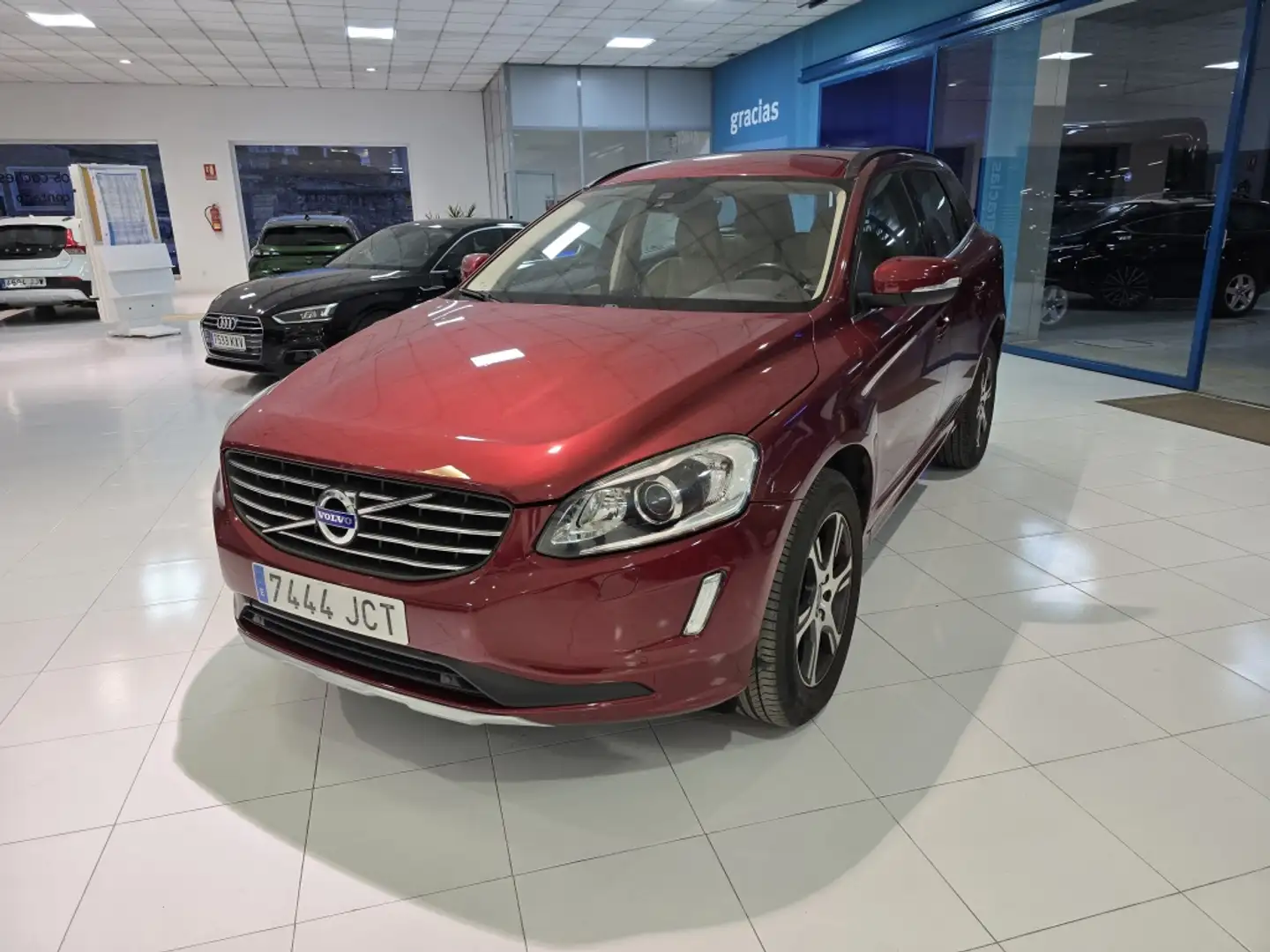 Volvo XC60 D4 Momentum Aut. 190 Burdeos - 1
