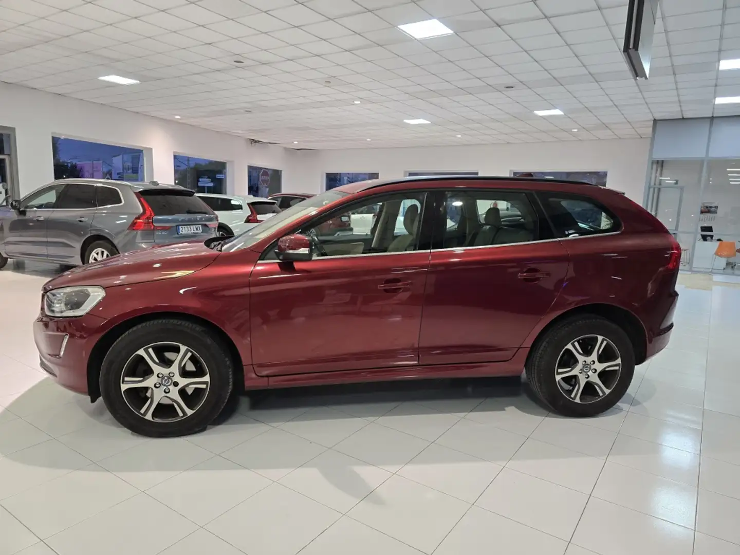 Volvo XC60 D4 Momentum Aut. 190 Burdeos - 2