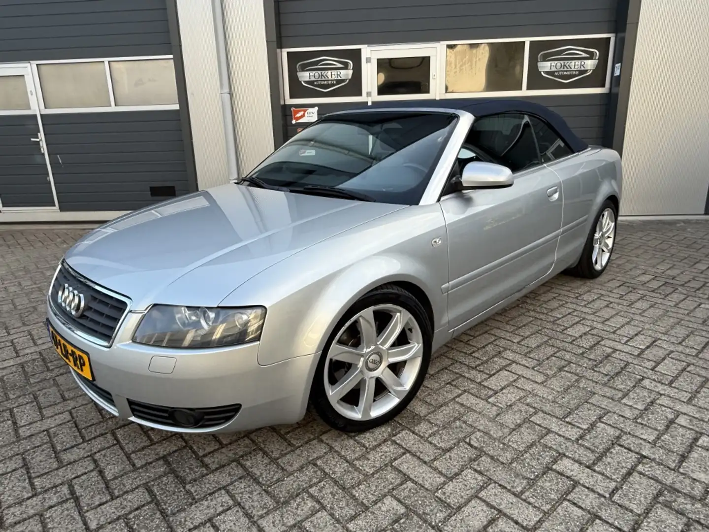 Audi A4 Cabriolet 3.0 V6 Exclusive Automaat Leer Stoelverw Grijs - 2