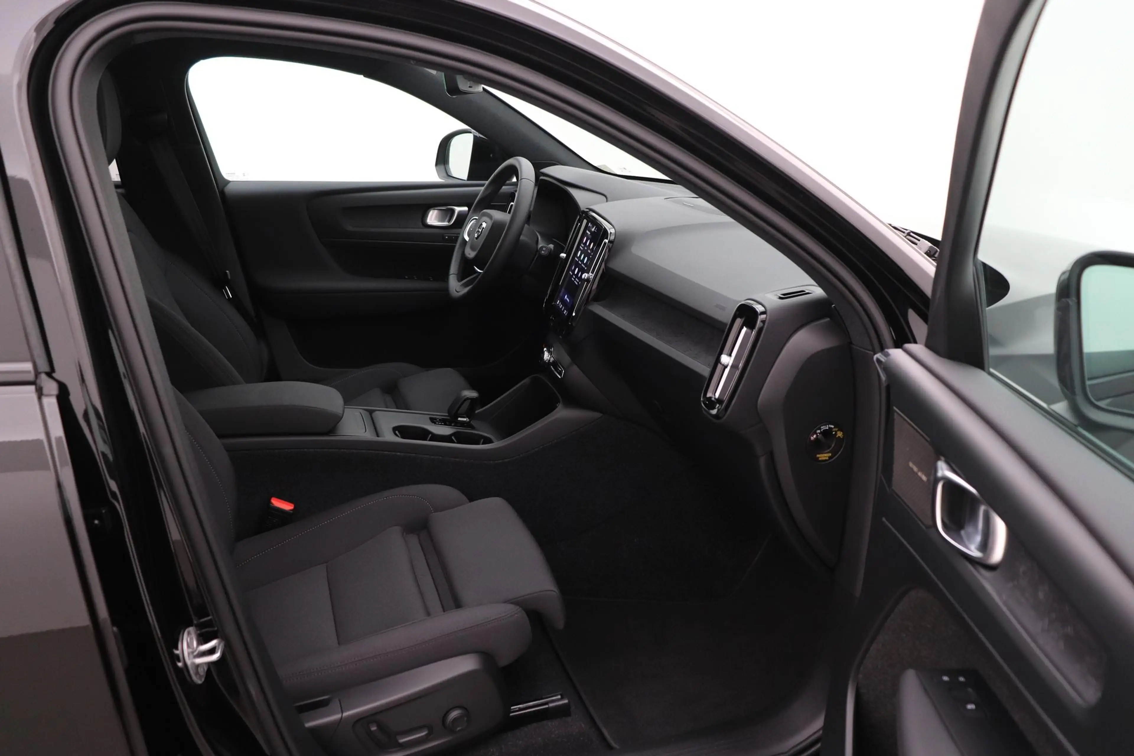 Volvo EX40 Single Motor Extended Range Plus Black Edition | 8 — photo 5