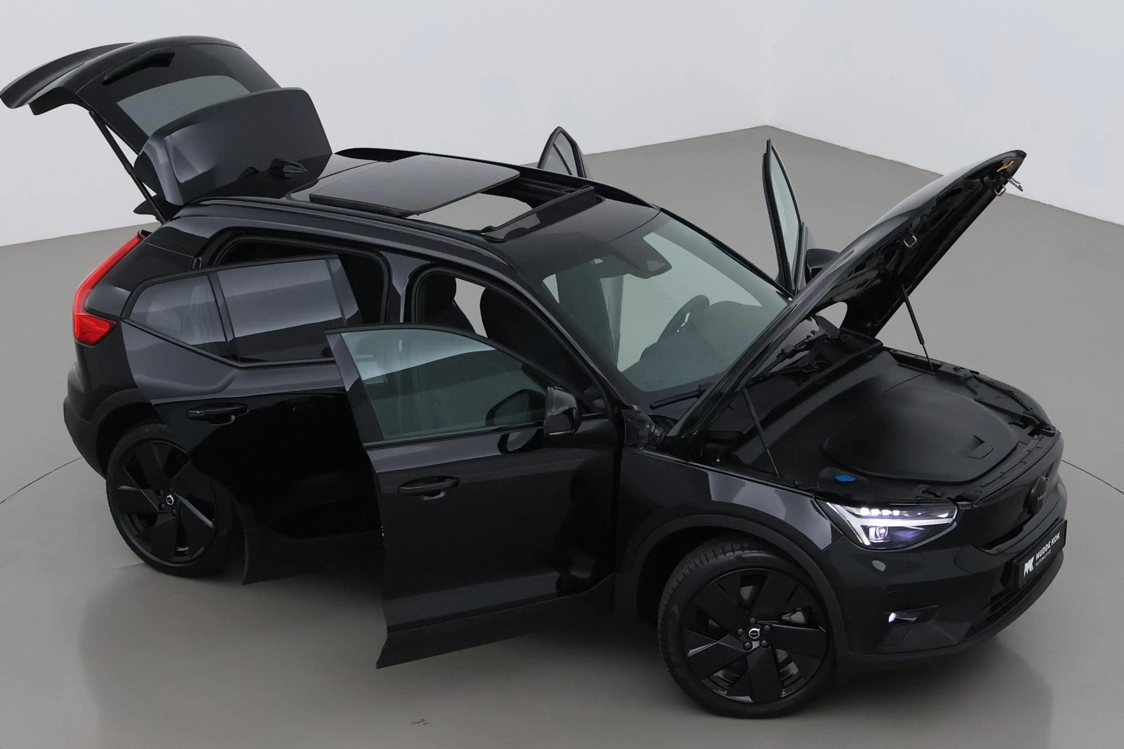 Volvo EX40 Single Motor Extended Range Plus Black Edition | 8 — photo 6