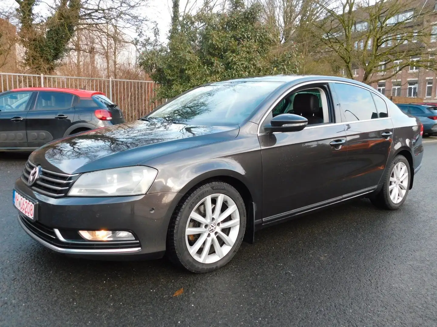 Volkswagen Passat Lim. Highline BlueMotion/Automatik/Leder Braun - 1
