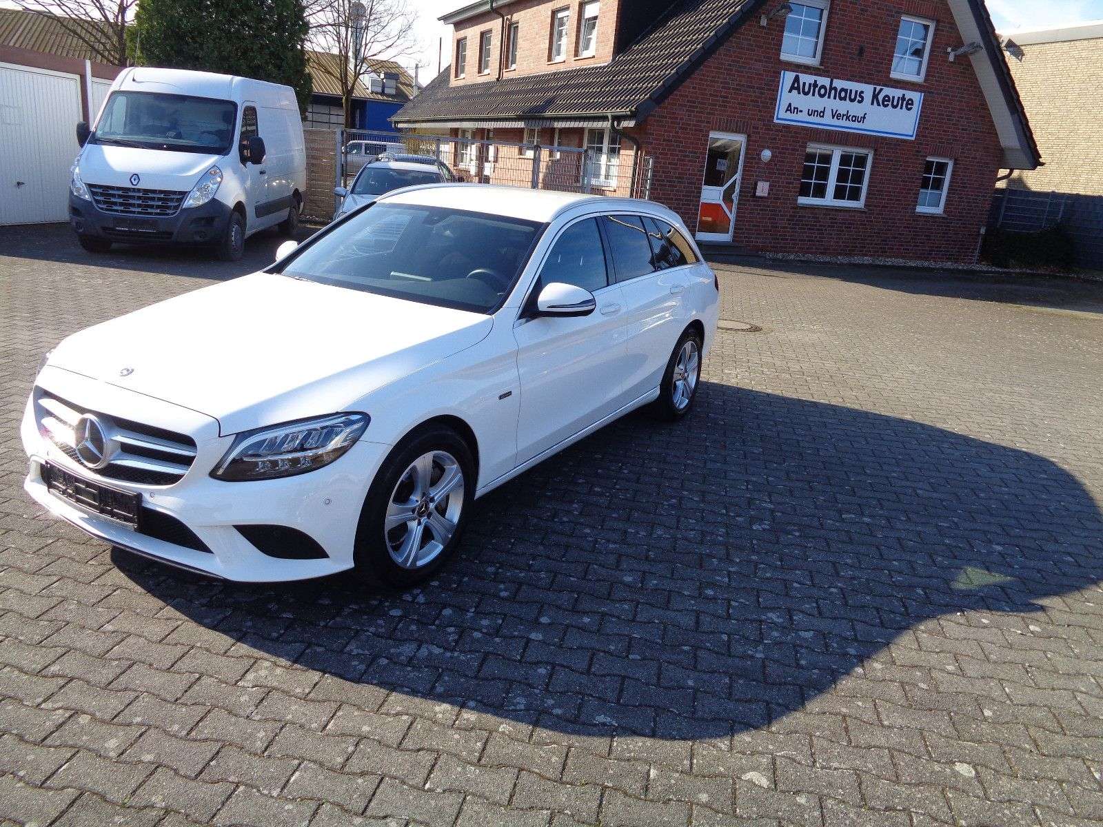 Second hand Mercedes Benz C-Class 300