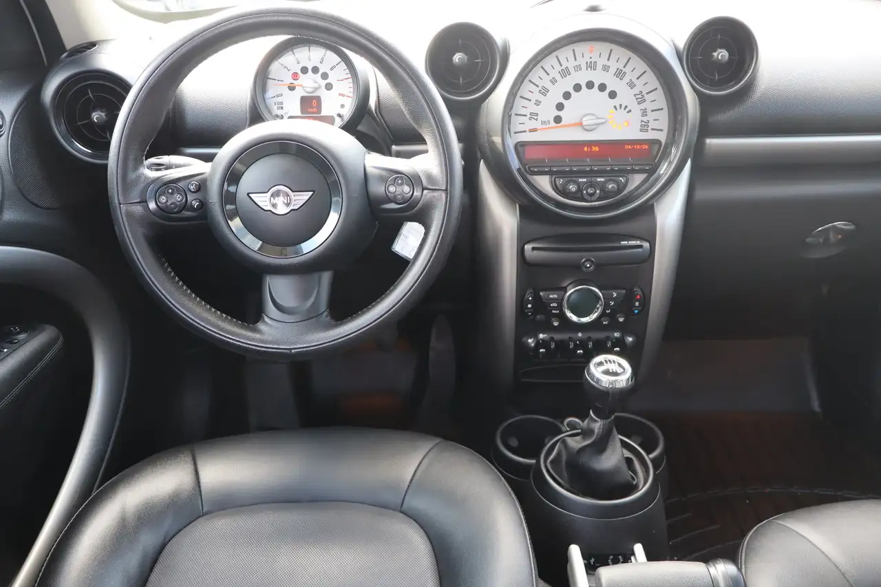 MINI Cooper Countryman снимка MINI Cooper Countryman