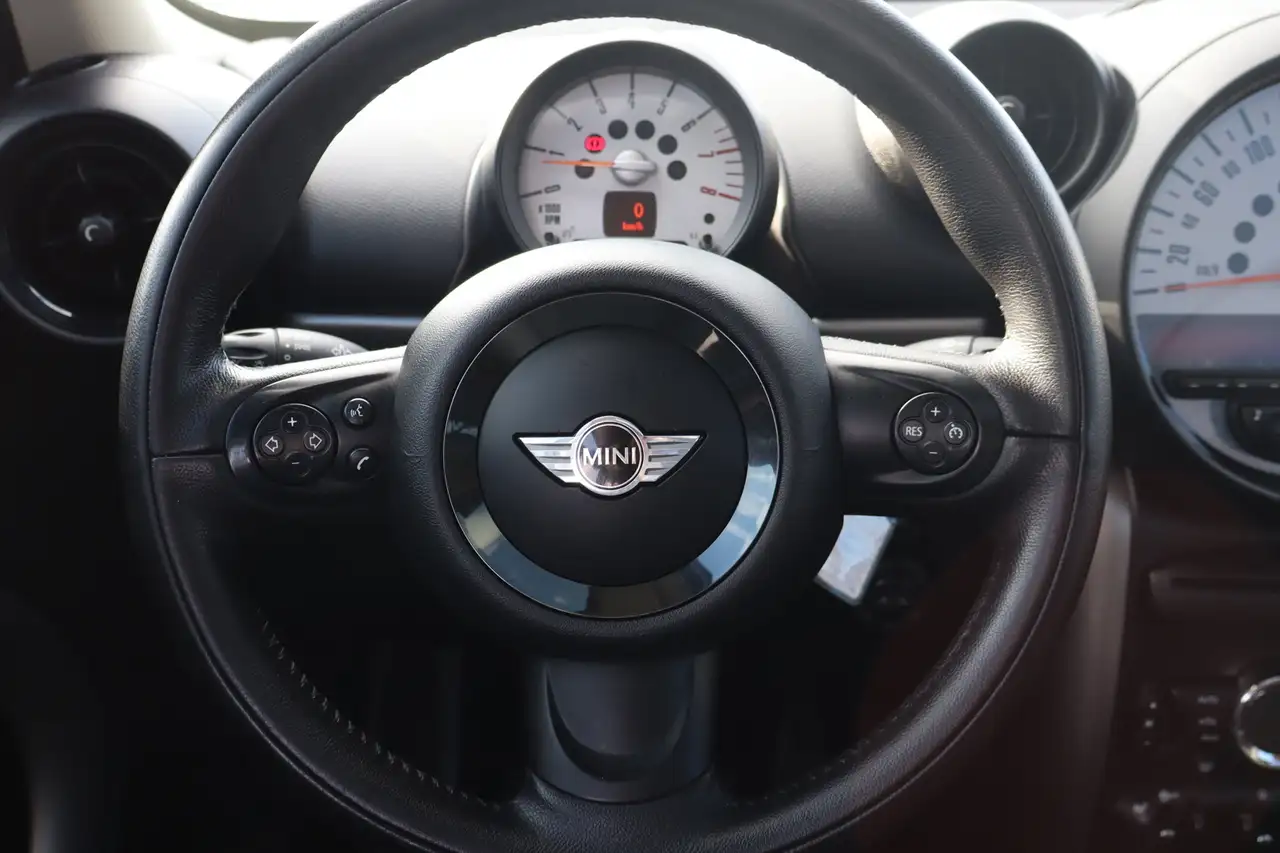 MINI Cooper Countryman снимка MINI Cooper Countryman