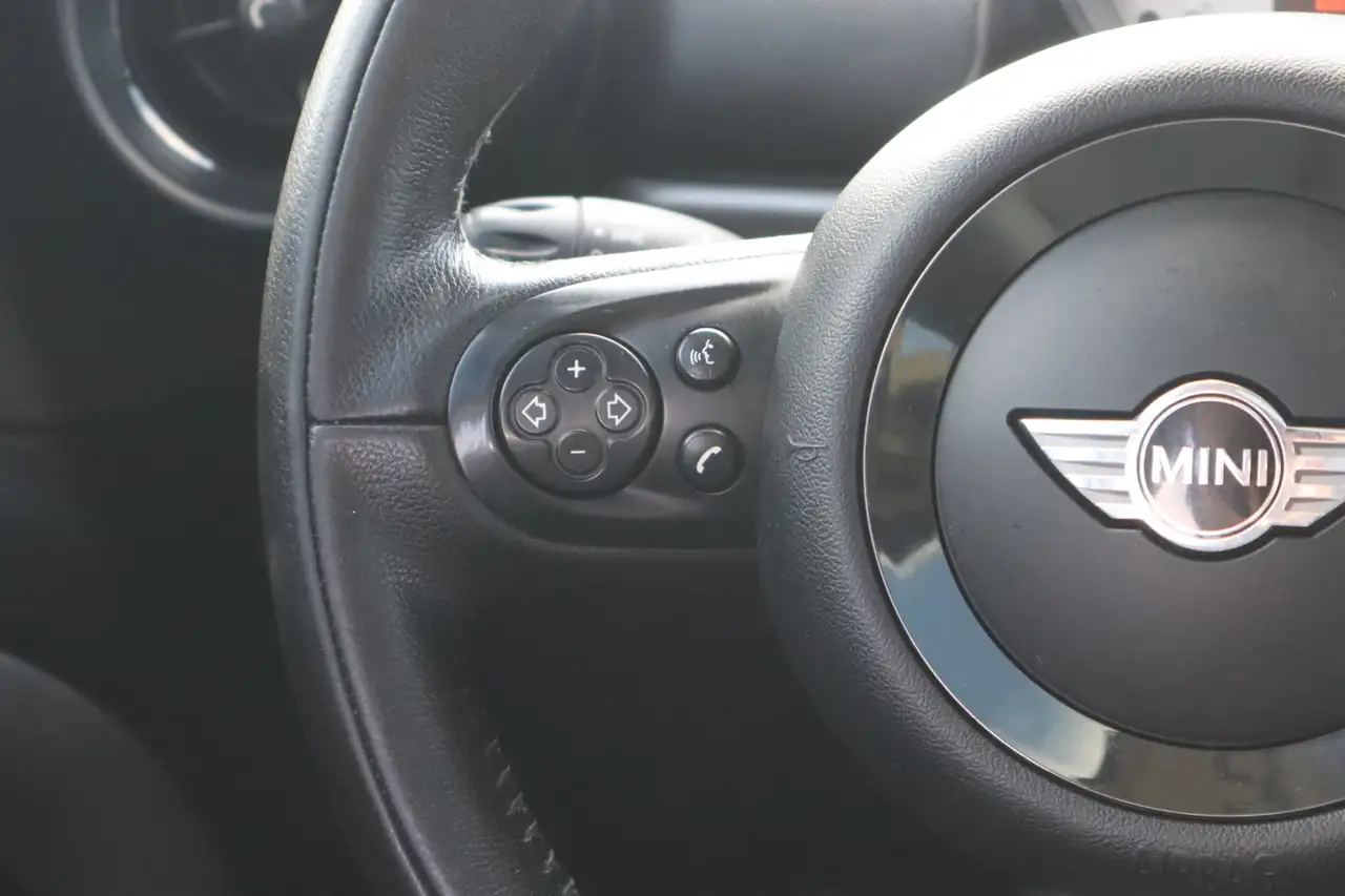MINI Cooper Countryman снимка MINI Cooper Countryman