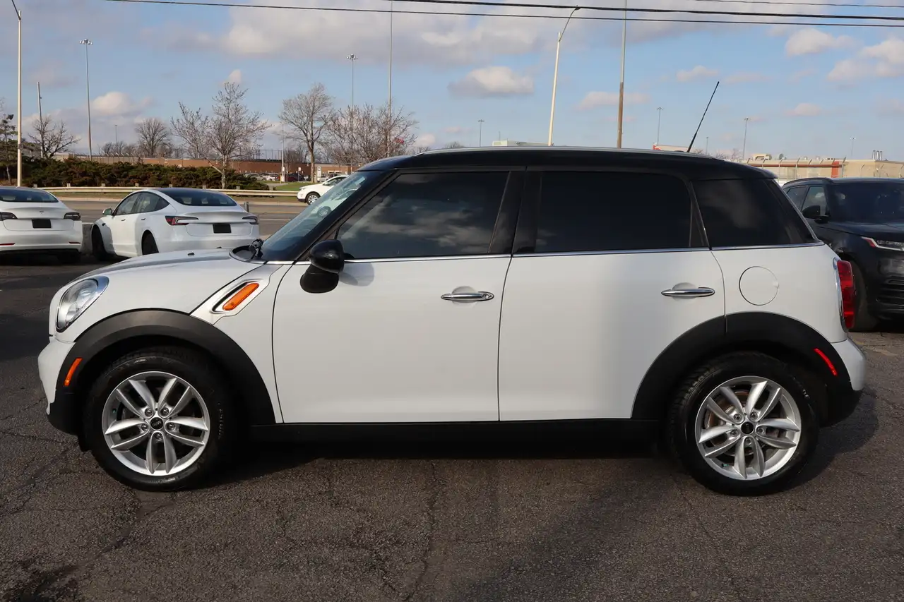 MINI Cooper Countryman снимка MINI Cooper Countryman