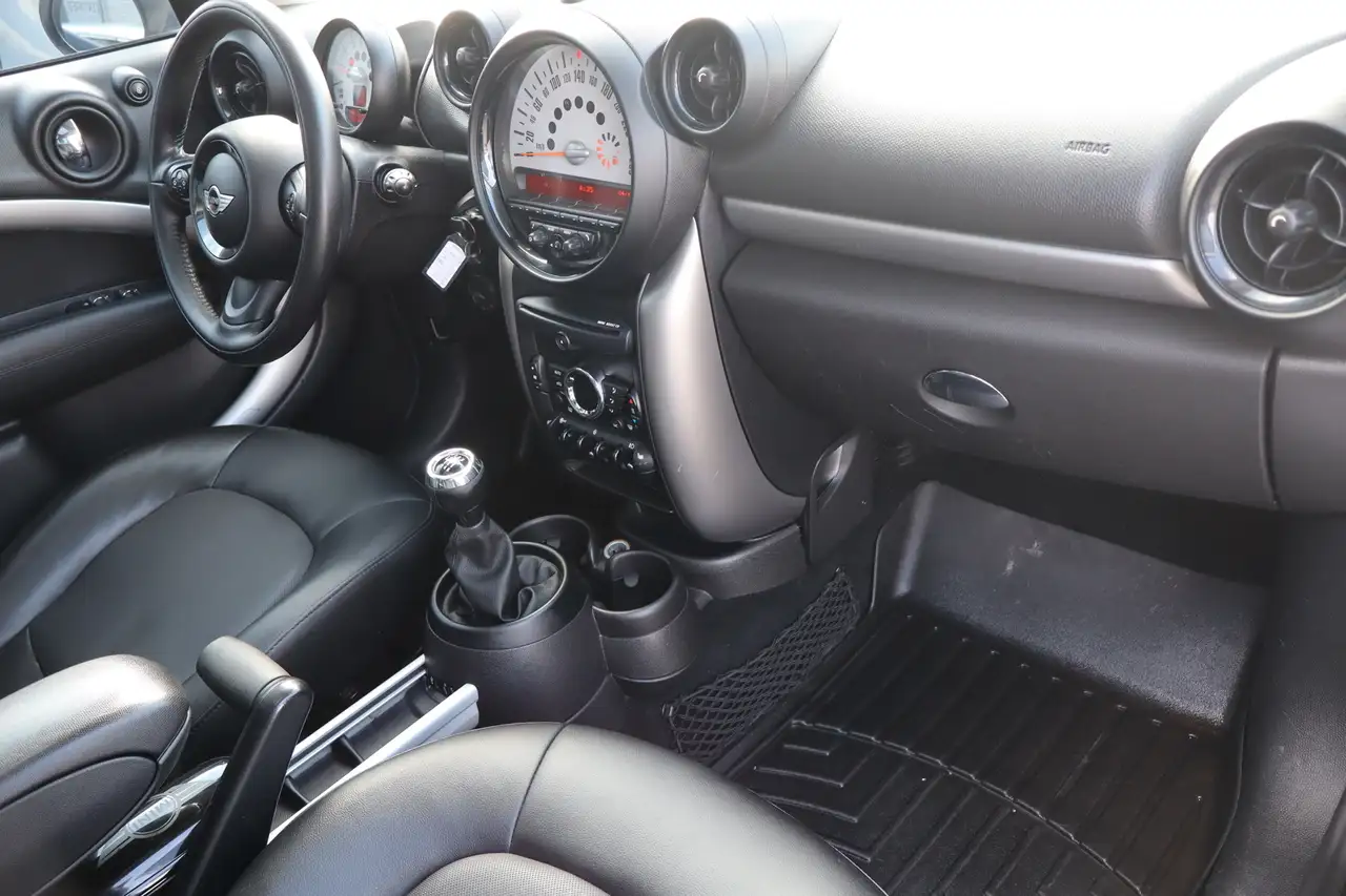 MINI Cooper Countryman снимка MINI Cooper Countryman