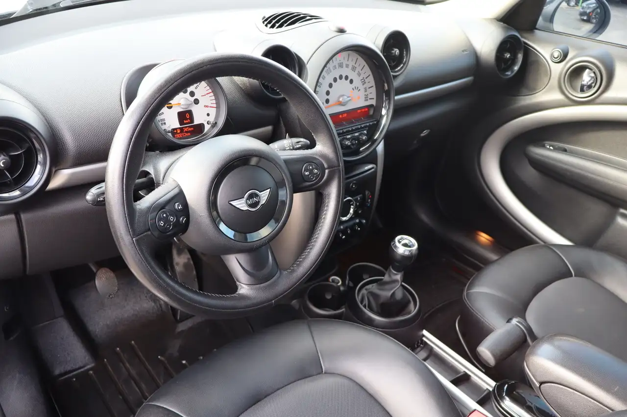 MINI Cooper Countryman снимка MINI Cooper Countryman