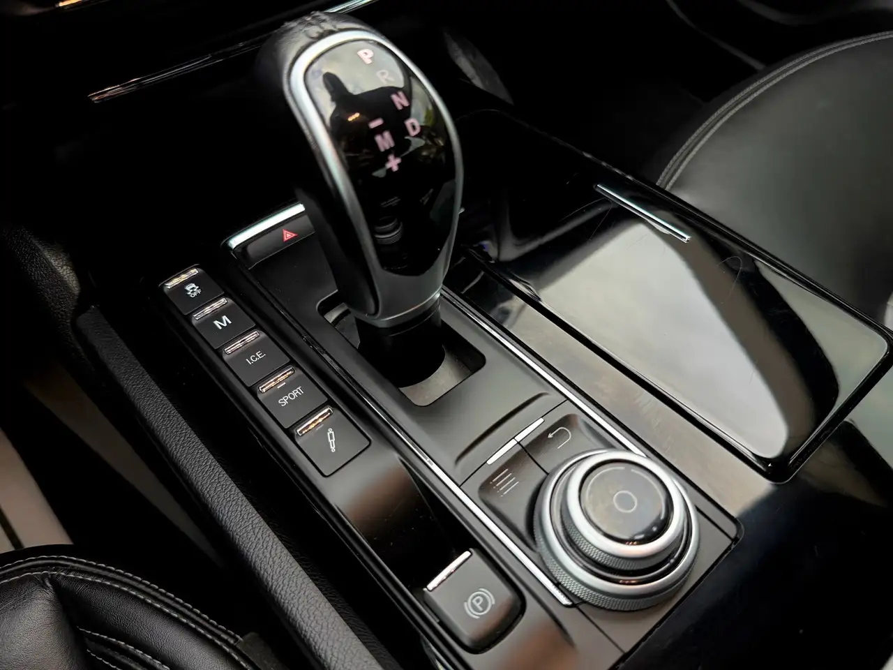 Maserati Ghibli photo Maserati Ghibli