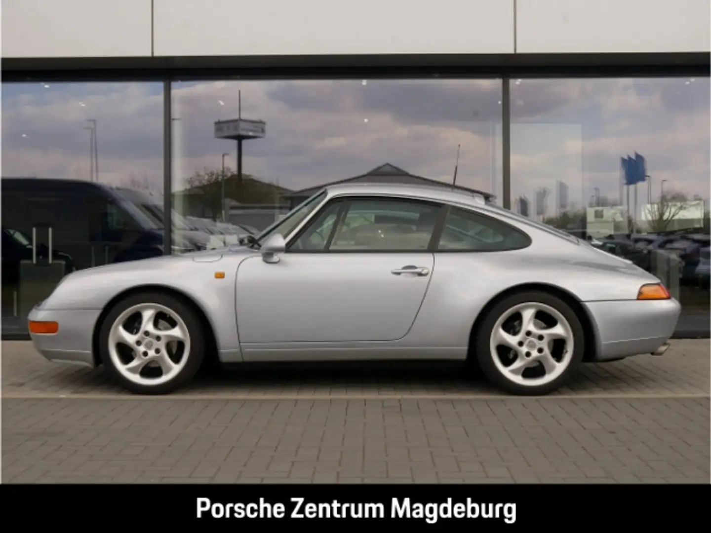 Porsche 993 -2 (911) Carrera Coupe toller Zustand Silber - 2