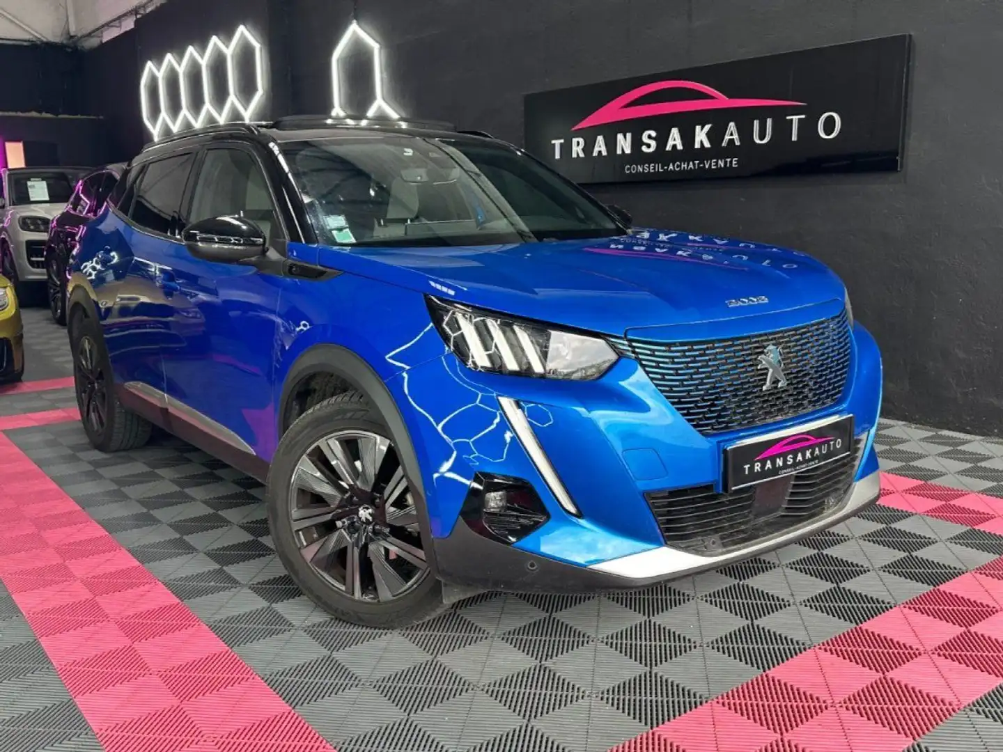 Peugeot 2008 electrique 136 ch GT Toit Ouvrant - I Cockpit 3D - Bleu - 1