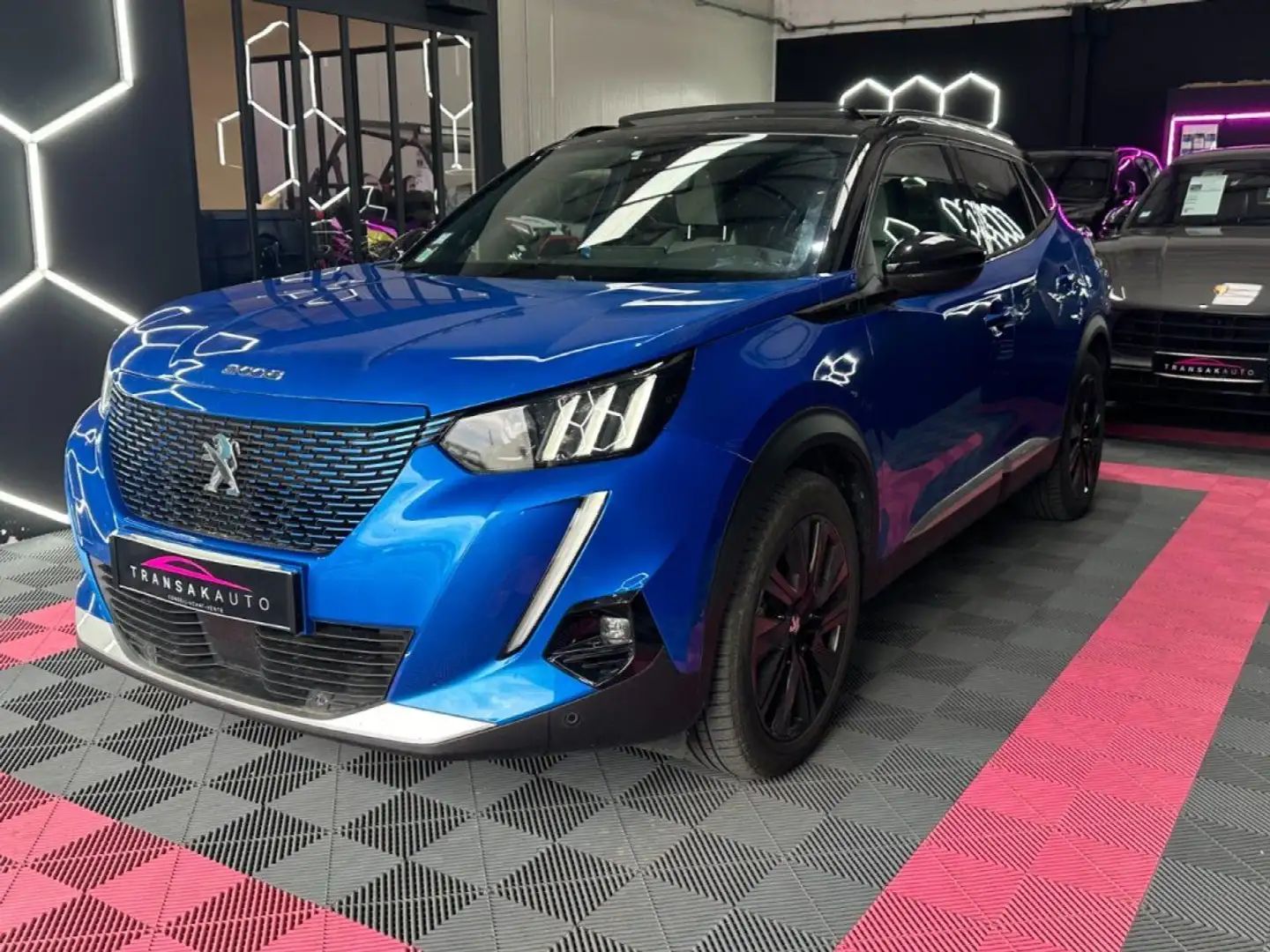 Peugeot 2008 electrique 136 ch GT Toit Ouvrant - I Cockpit 3D - Bleu - 2