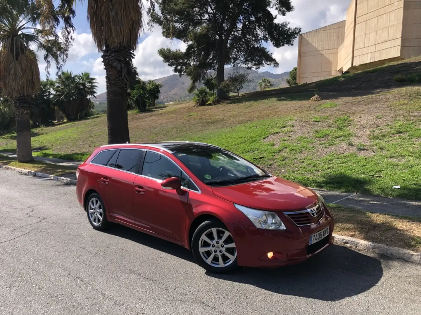 Toyota Avensis CS 1.8 Advance Rouge - 1