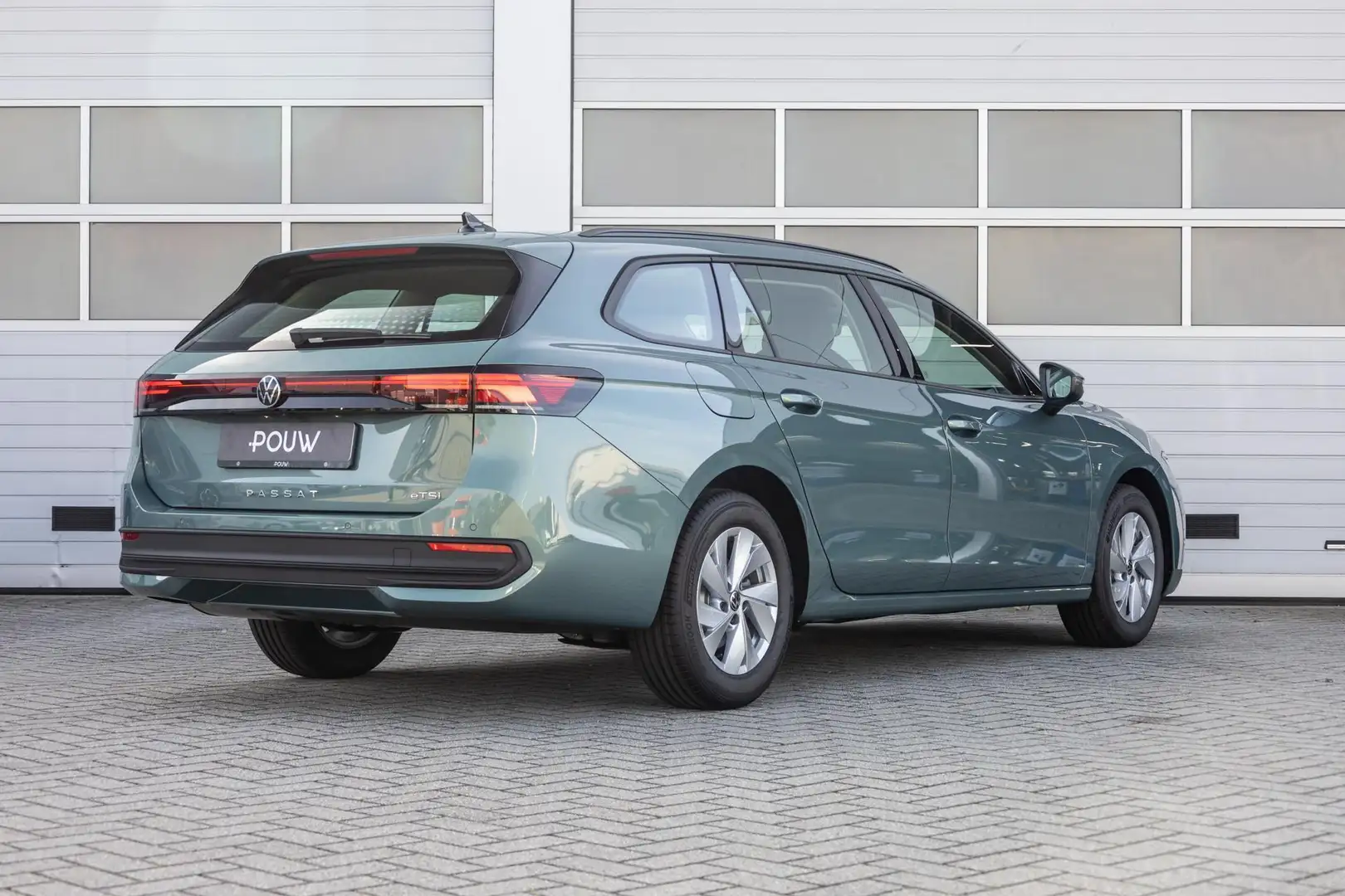 Volkswagen Passat Variant 1.5 eTSI 150pk DSG | Stoel & Stuur Verwarming | Ac Yeşil - 2