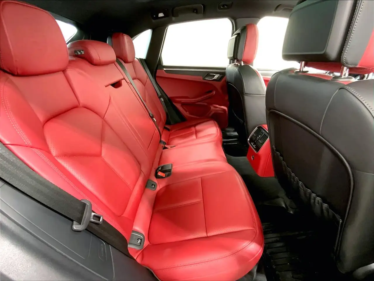 Porsche Macan снимка Porsche Macan