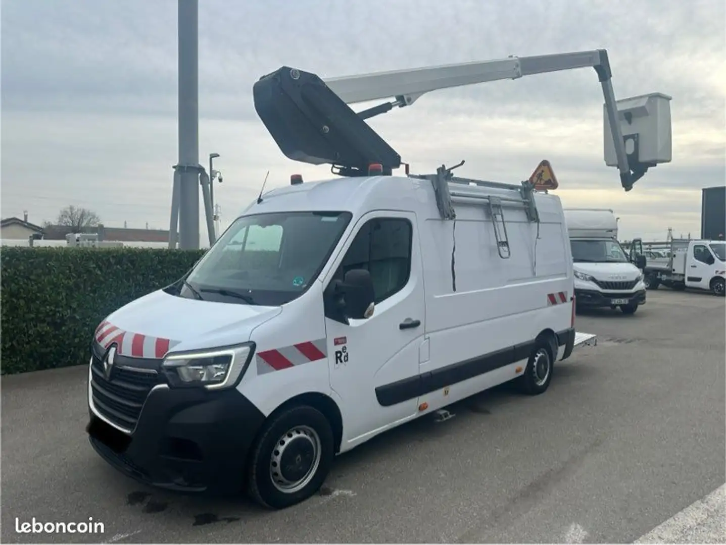 Renault Master l2h2 nacelle Klubb k32 12m 3 places - 2