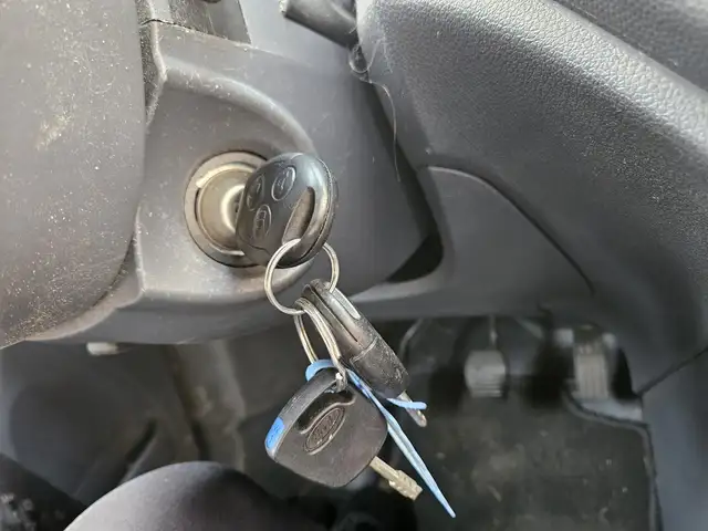 Ford Transit Connect view 9