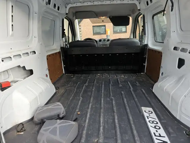 Ford Transit Connect view 15