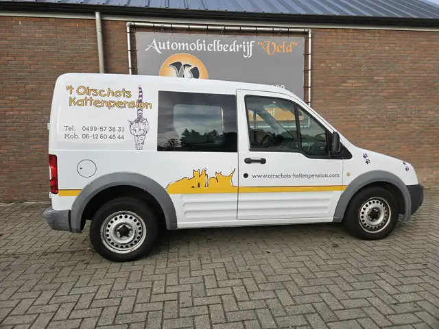 Ford Transit Connect view 16