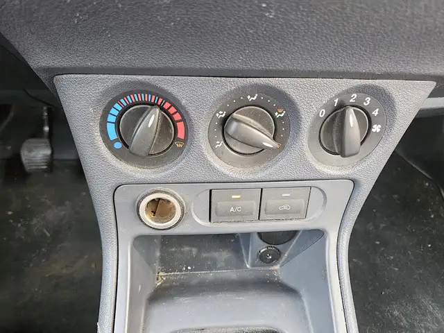 Ford Transit Connect view 8