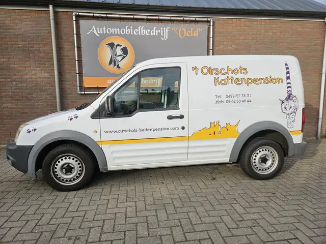 Ford Transit Connect view 3