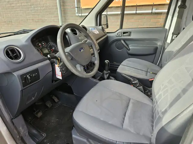 Ford Transit Connect view 4