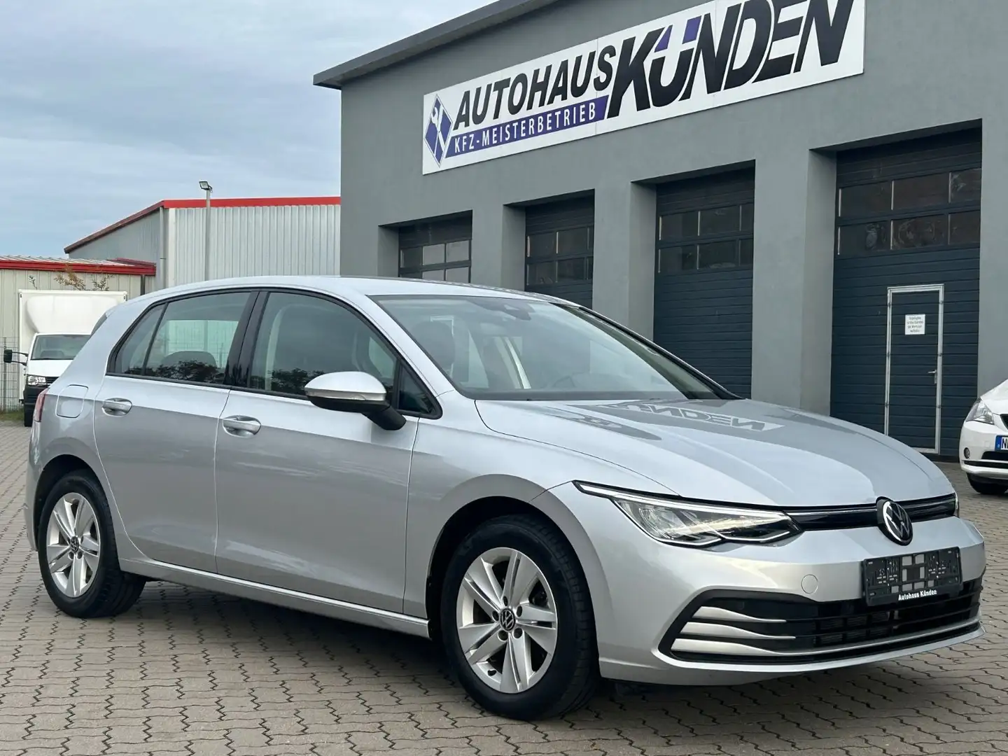 Volkswagen Golf VIII Lim. Life °ACC°VC°NAVI° Silber - 2