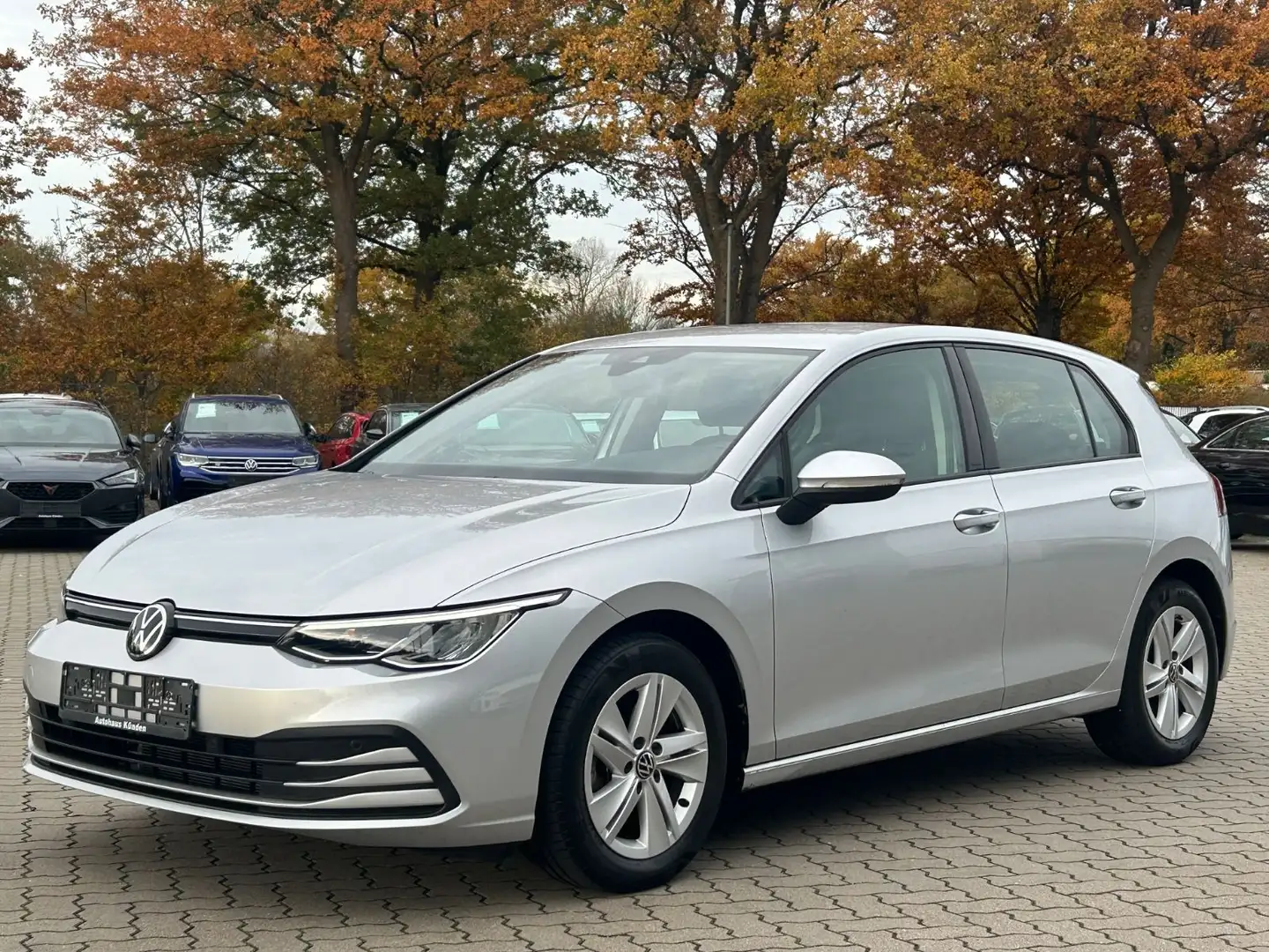 Volkswagen Golf VIII Lim. Life °ACC°VC°NAVI° Silber - 1