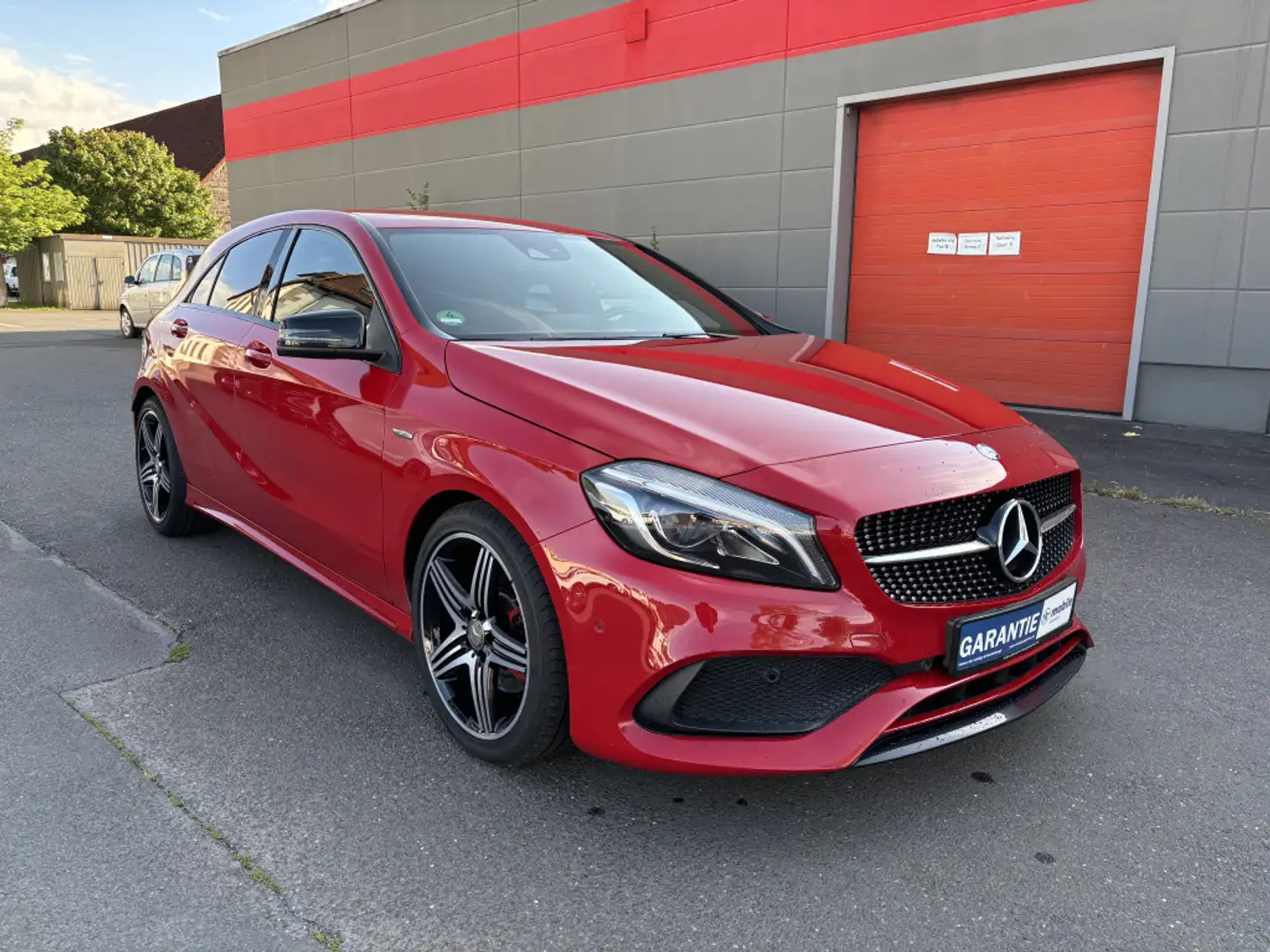 Mercedes-Benz A 250 4Matic AMG Line Night-NAV-LED-LEDER-KAMERA Rouge - 2