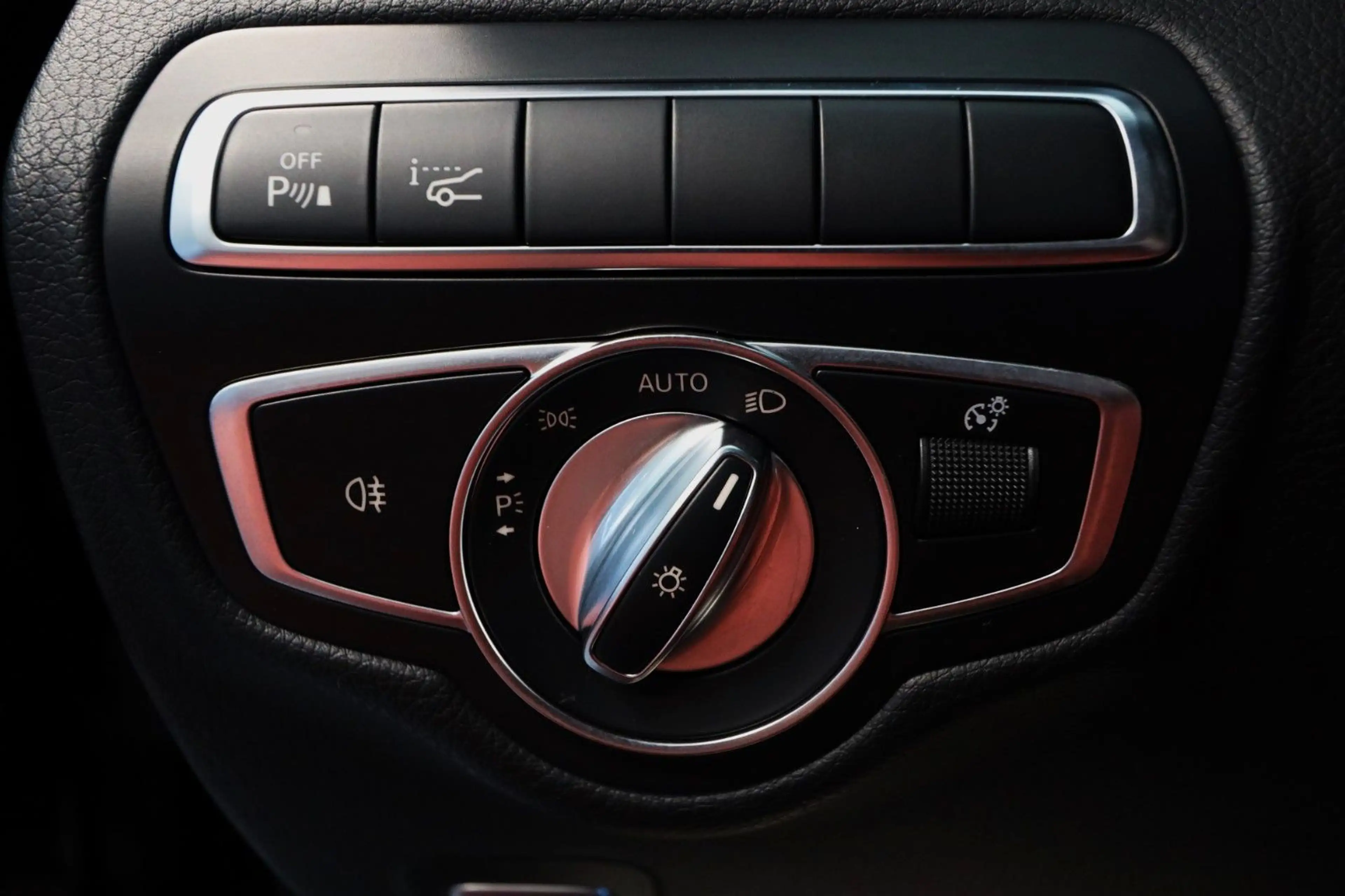 Mercedes-Benz GLC 350 e 4Matic AMG-Line Night Paket LED LEDER — photo 15