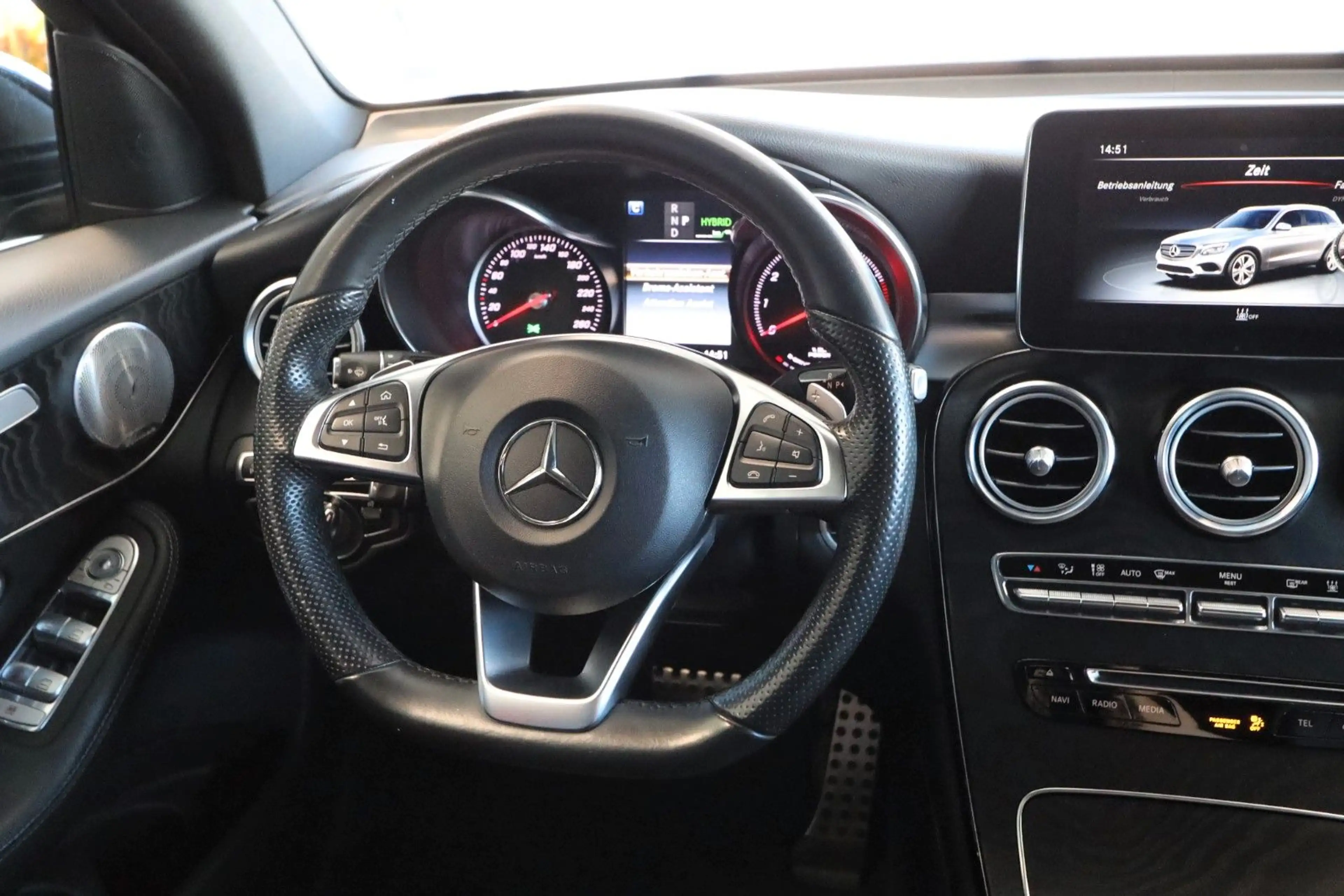 Mercedes-Benz GLC 350 e 4Matic AMG-Line Night Paket LED LEDER — photo 22