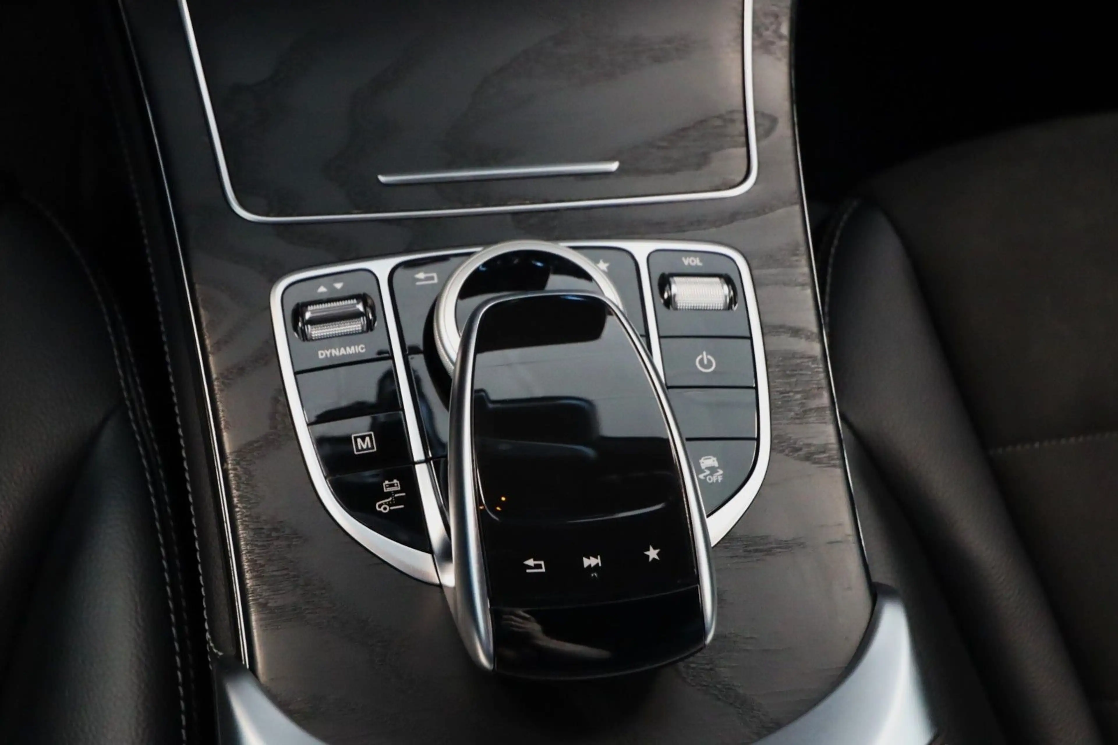 Mercedes-Benz GLC 350 e 4Matic AMG-Line Night Paket LED LEDER — photo 23