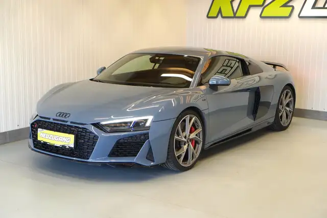 Audi R8 view 12