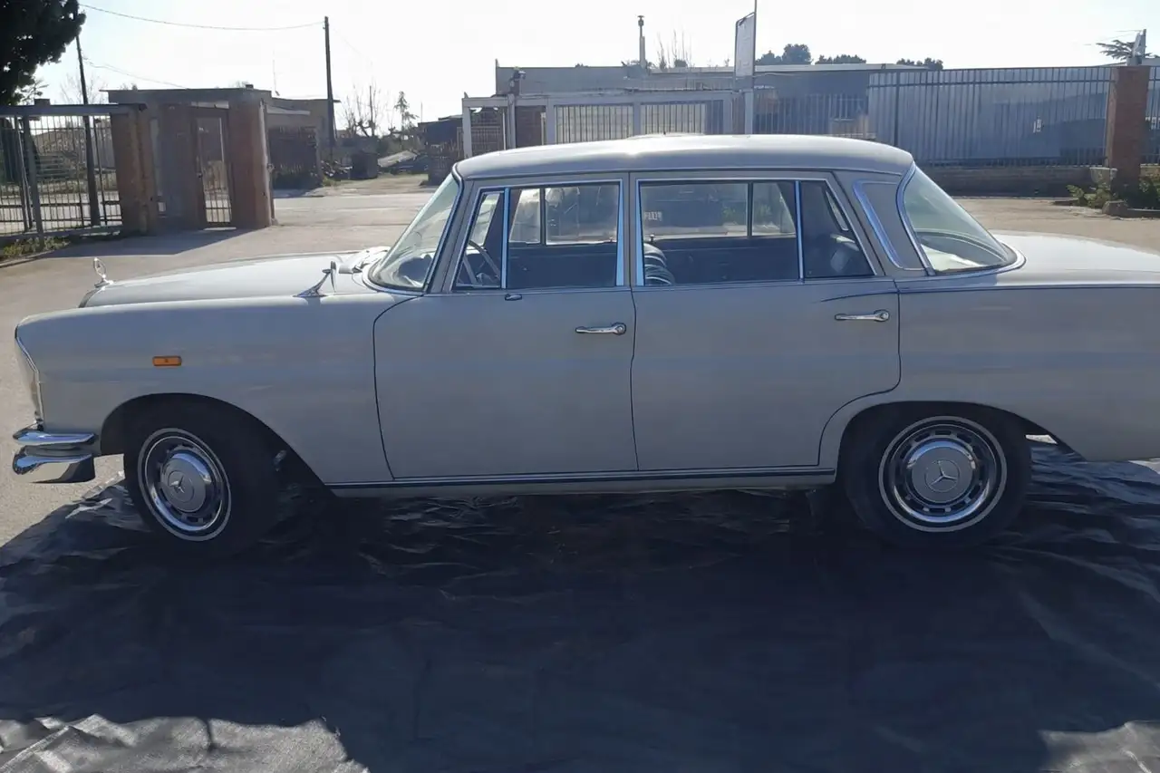 Mercedes-Benz 220 interni in pelle ,tettuccio apribile ., foto 2