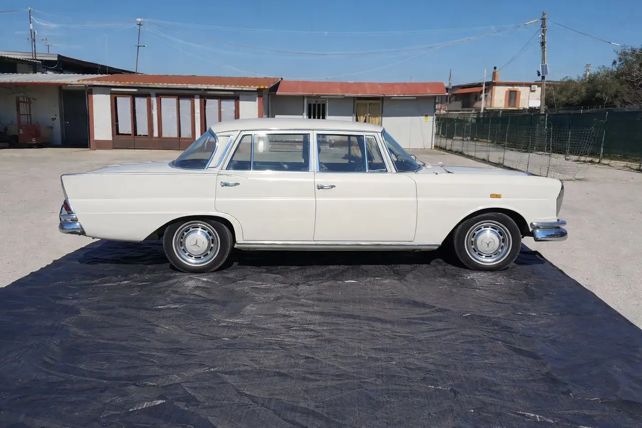 Mercedes-Benz 220 interni in pelle ,tettuccio apribile ., foto 1