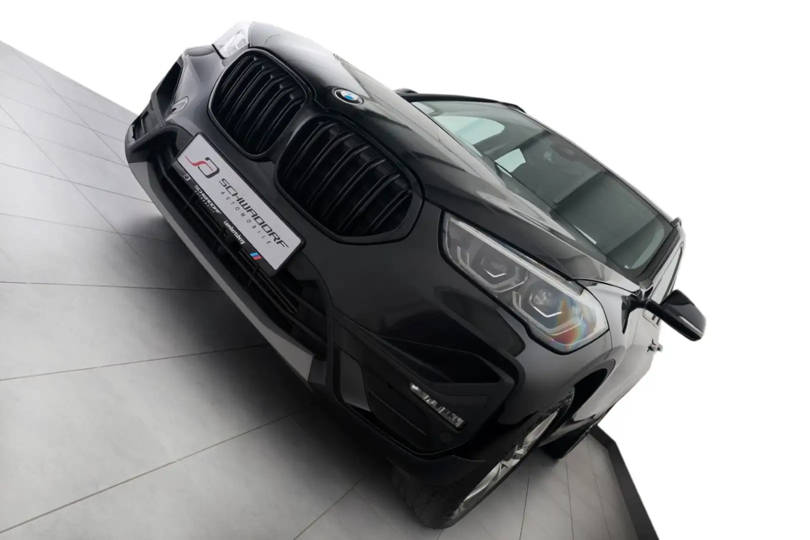 BMW X1 sDrive18i Sportsitze DriveAssist LED AHK 18" Schwarz - 2