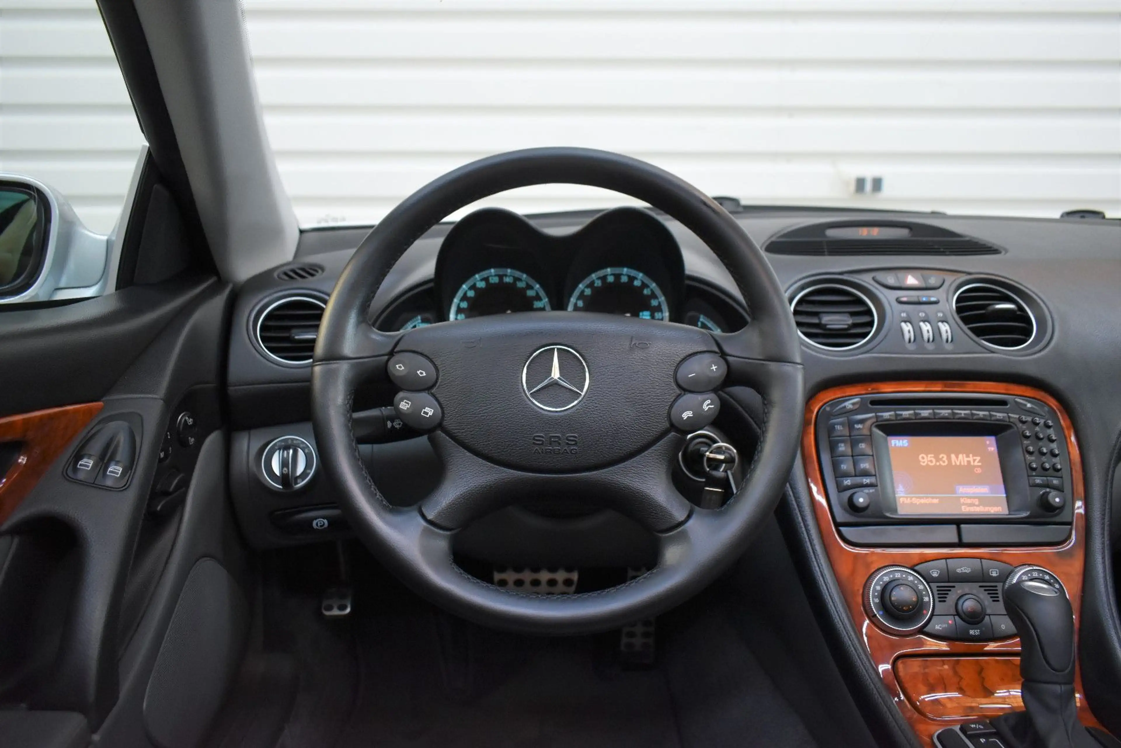 Mercedes-Benz SL 500 Edition+Bi-Xenon+Memory+Keyless+SHZ+PDC — photo 13